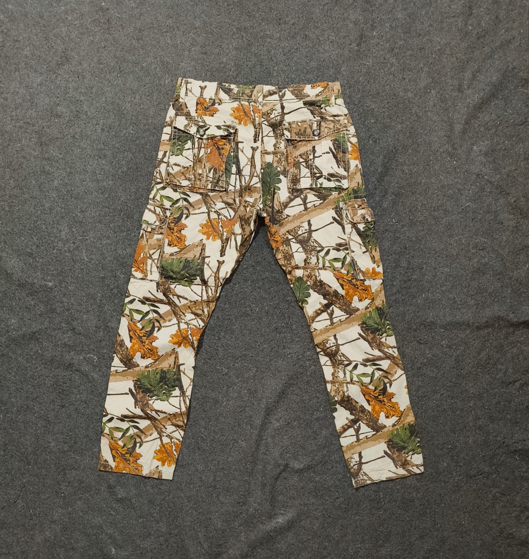SOC by State of Crew Real Tree Camo Straight-Fit — pre-loved Bottoms on Slayyitt