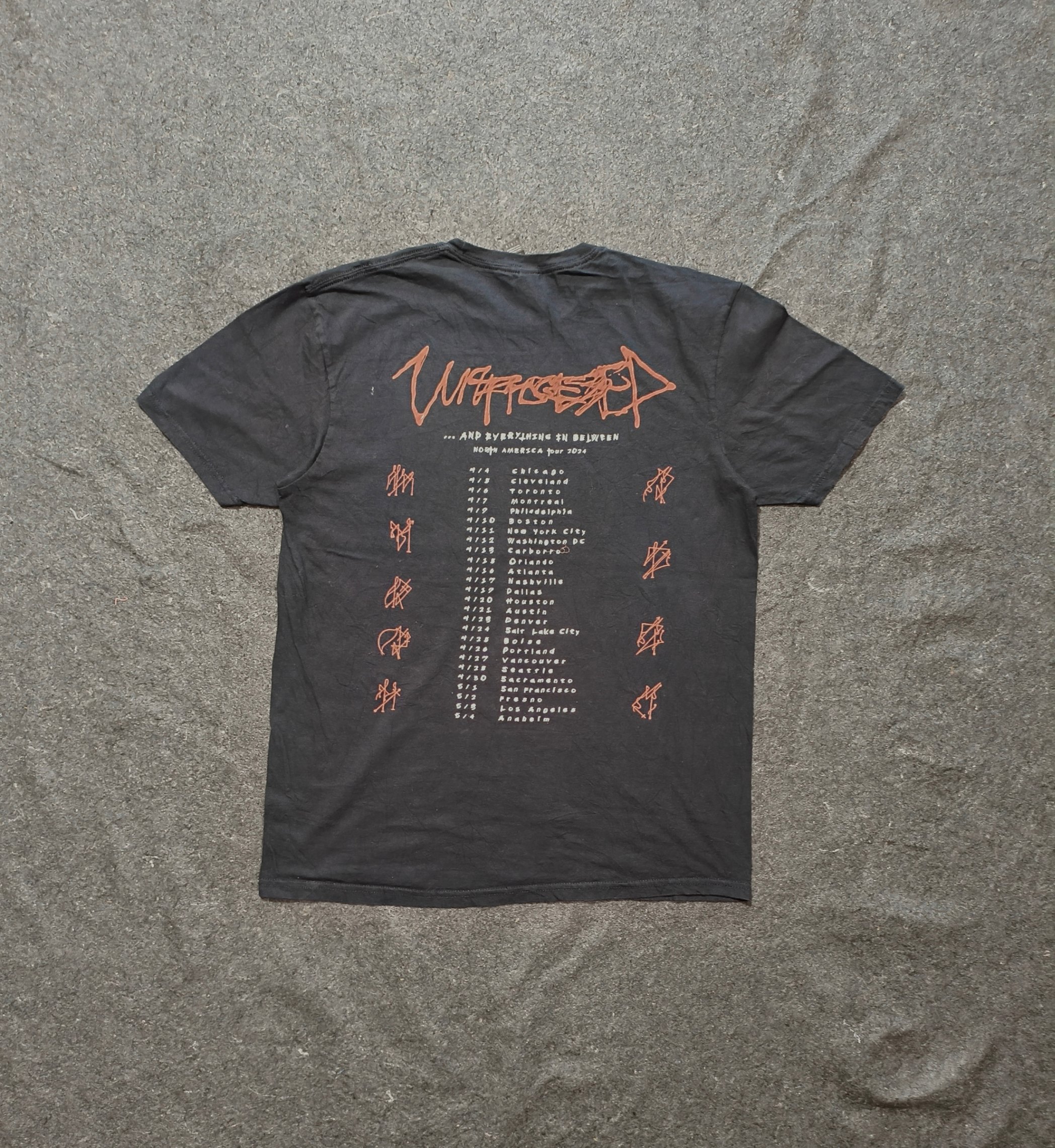 Gildan 'North America Tour 2024' Metal Graphic — pre-loved Tops on Slayyitt