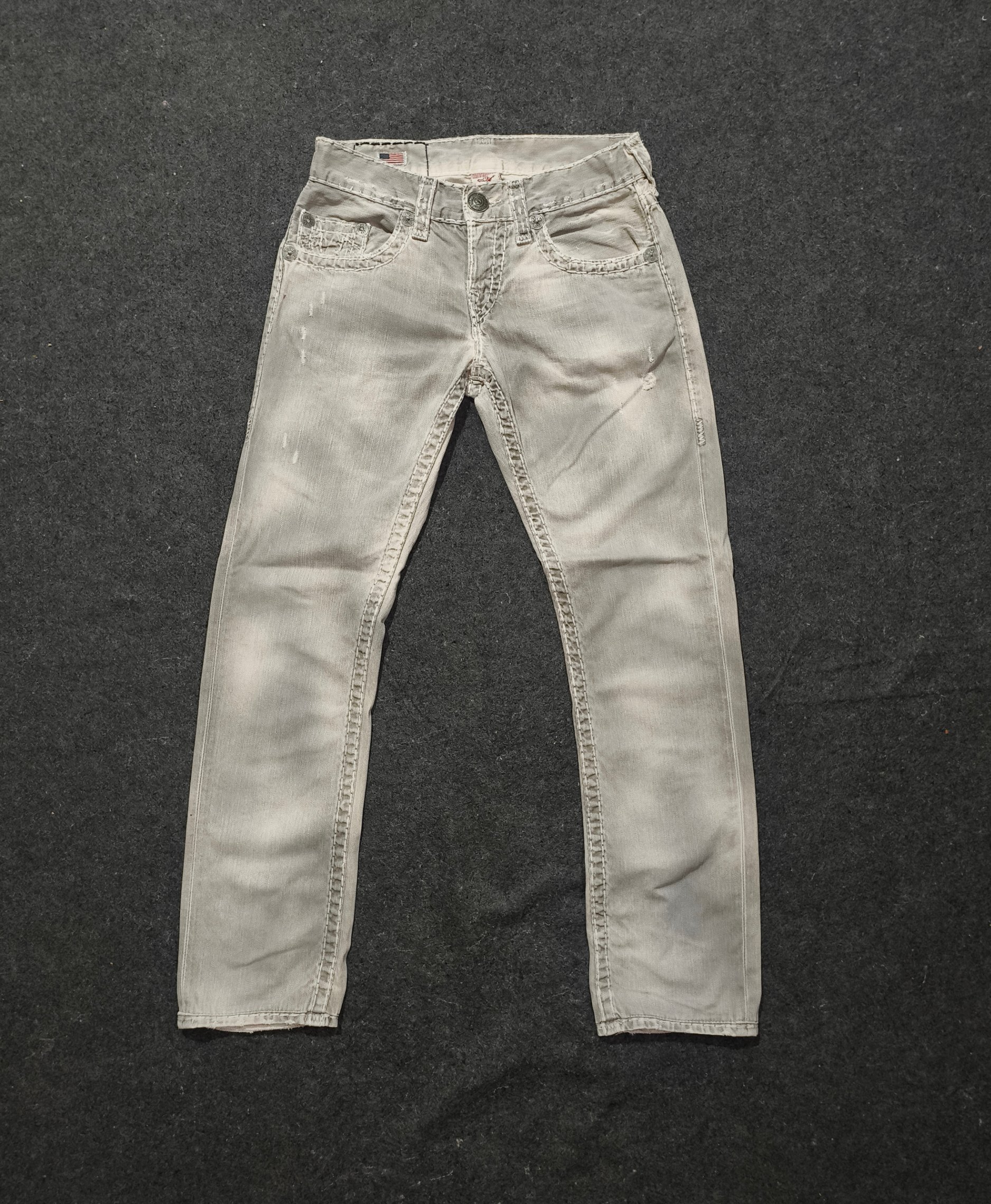 True Religion 'Geno Super T' Relaxed Slim Jeans — pre-loved Bottoms on Slayyitt