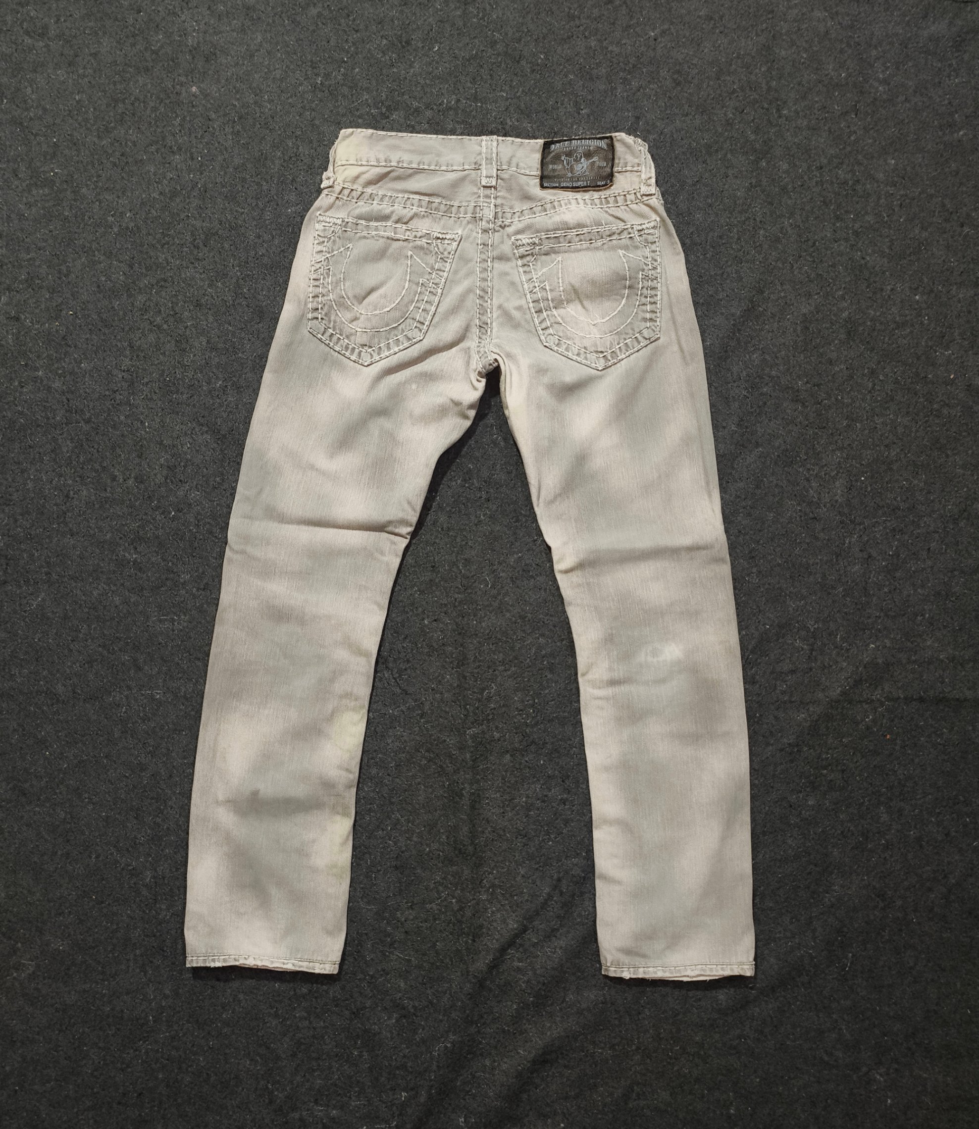 True Religion 'Geno Super T' Relaxed Slim Jeans — pre-loved Bottoms on Slayyitt