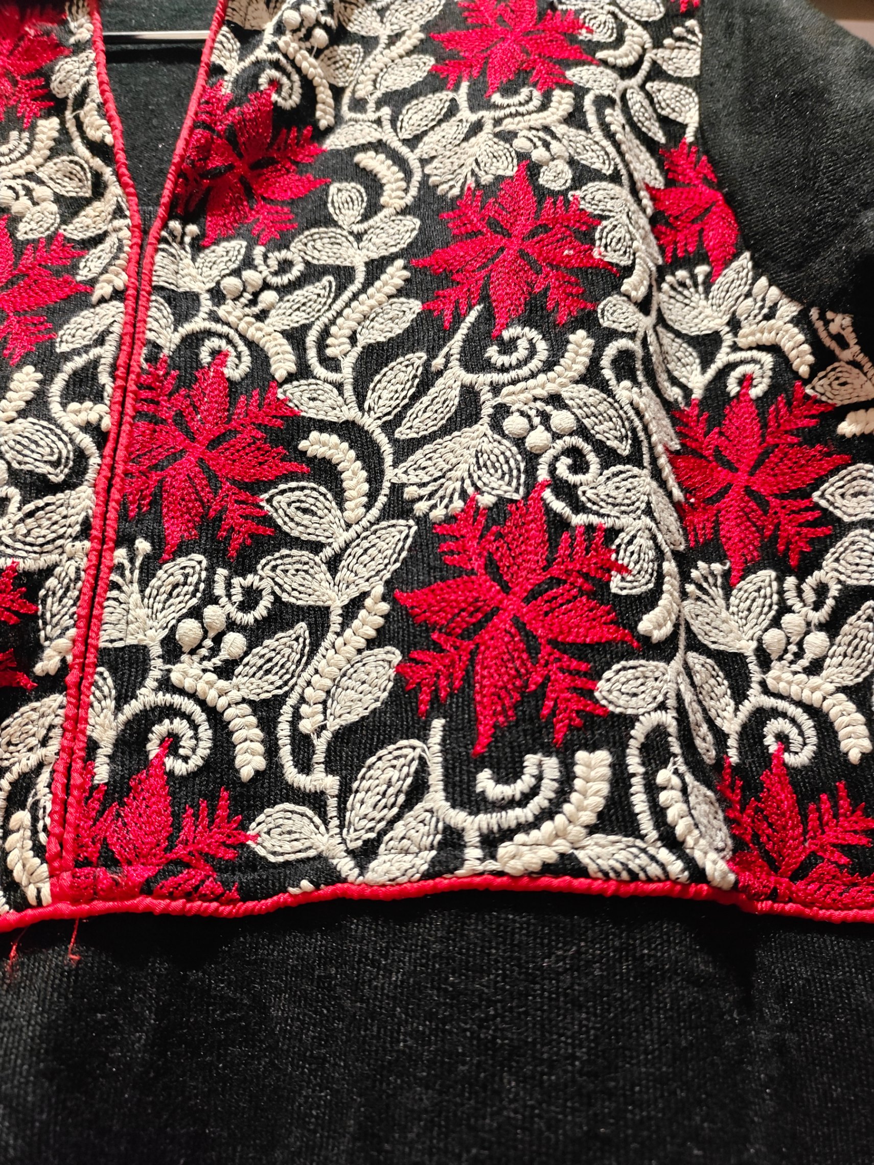 Kurti — pre-loved Seasonal Categories on Slayyitt