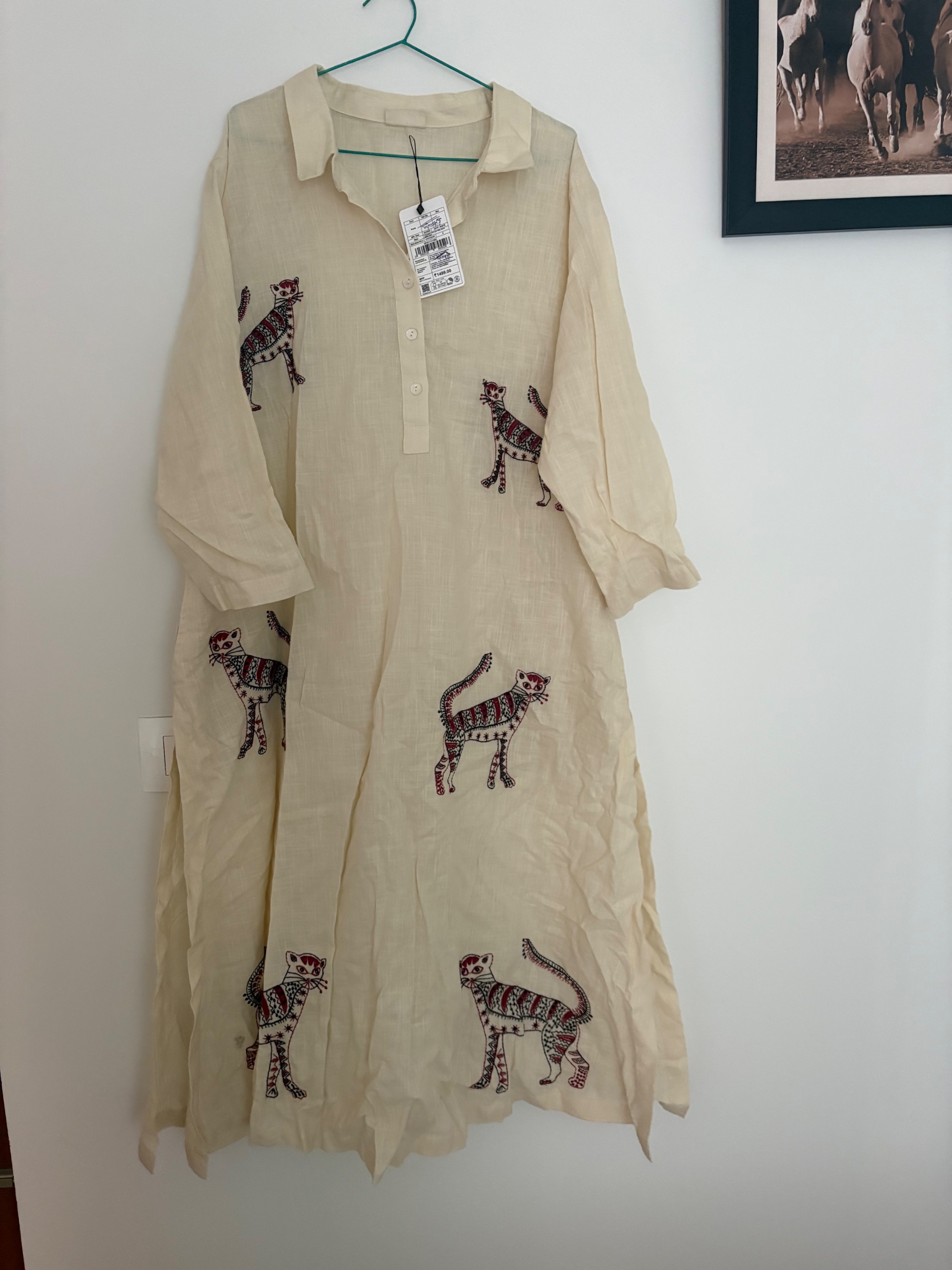Off-White Cat Embroidered Kurta — pre-loved Ethnic Wear on Slayyitt