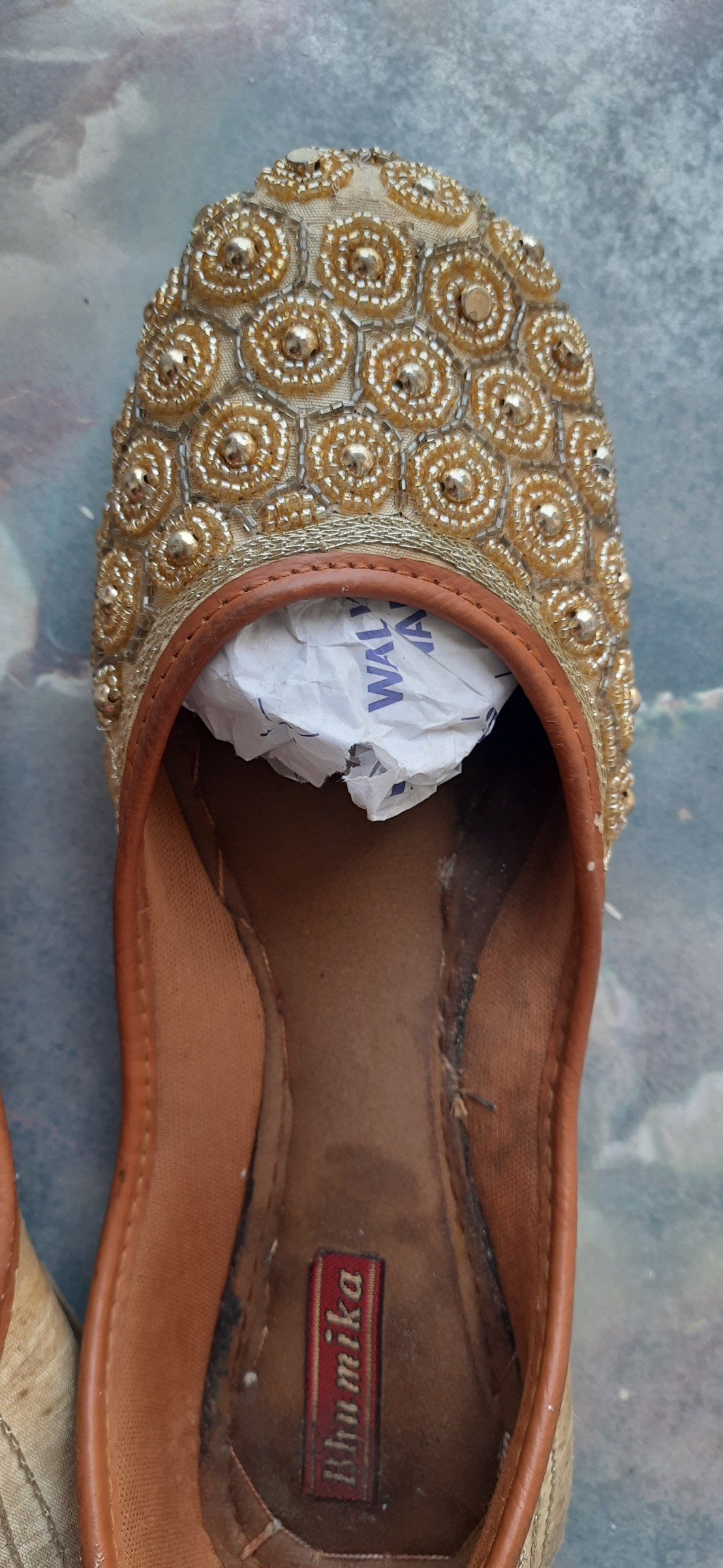 Golden mojaris — pre-loved Footwear on Slayyitt