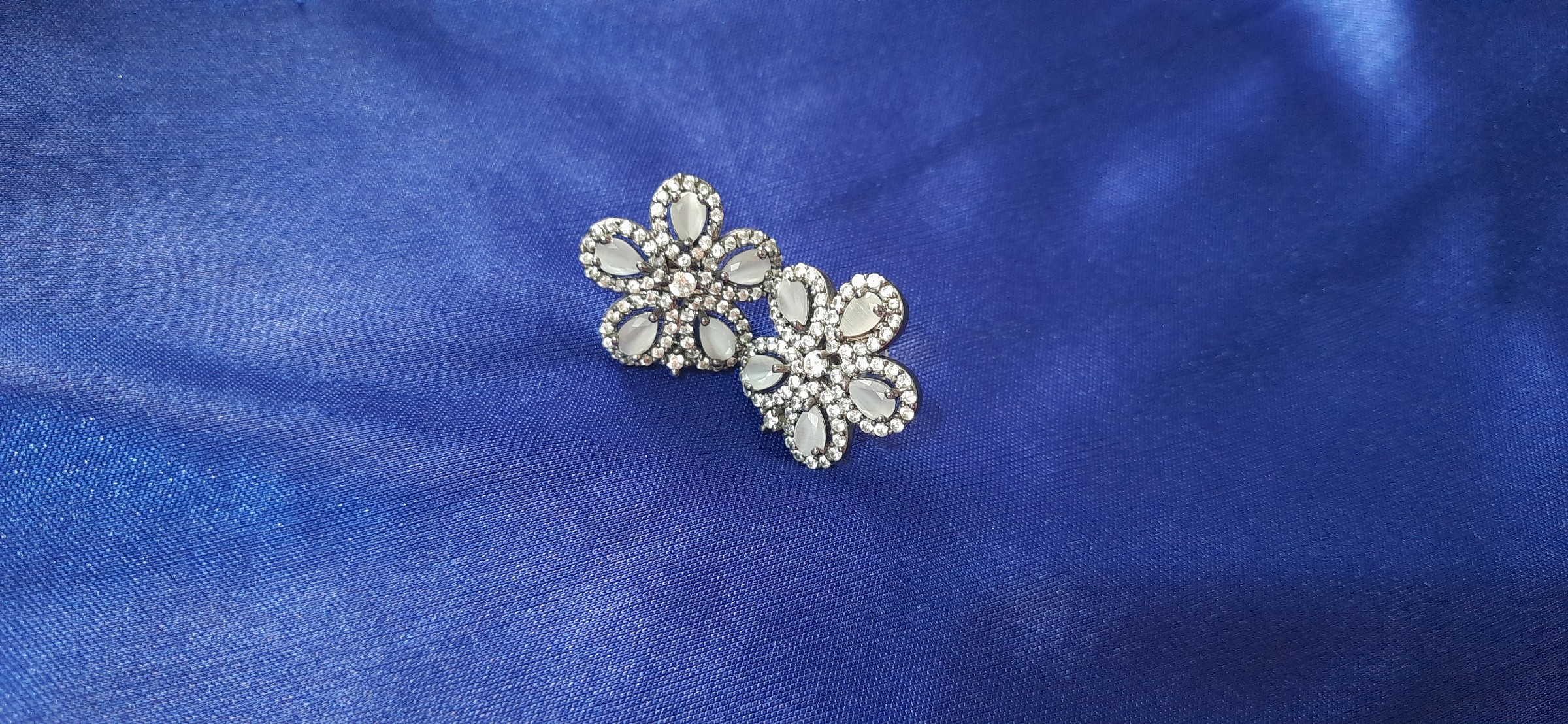 Diamond earrings — pre-loved Jewellery on Slayyitt
