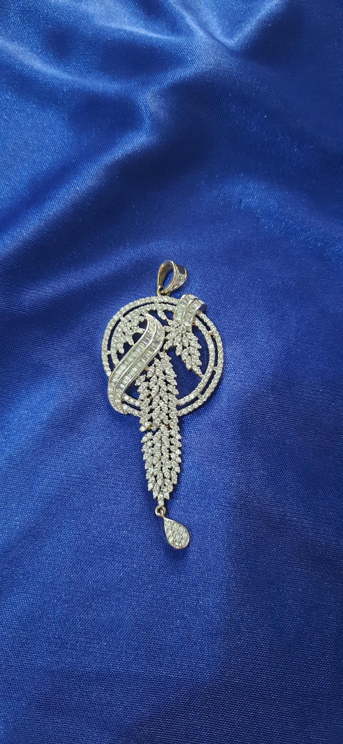 Long diamond pendant — pre-loved Jewellery on Slayyitt