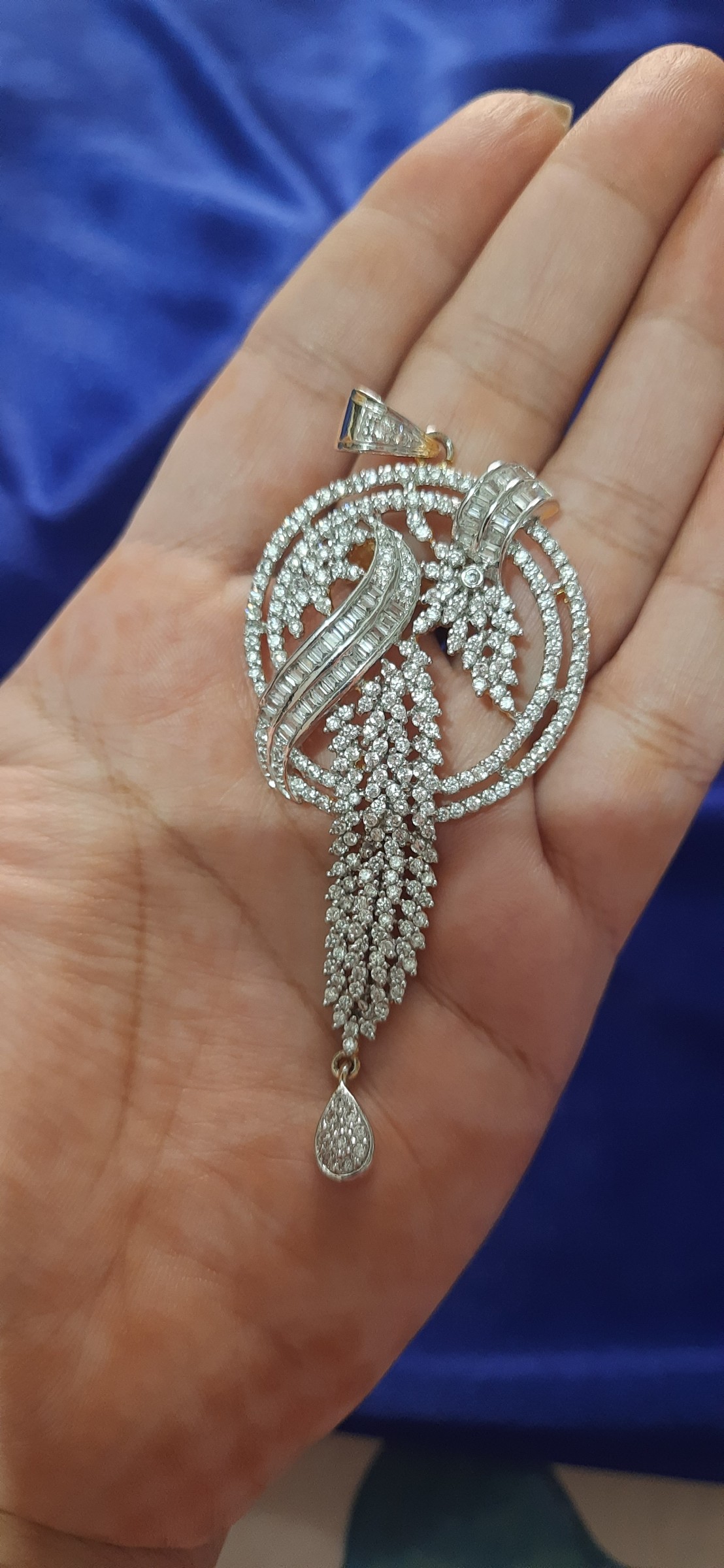 Long diamond pendant — pre-loved Jewellery on Slayyitt