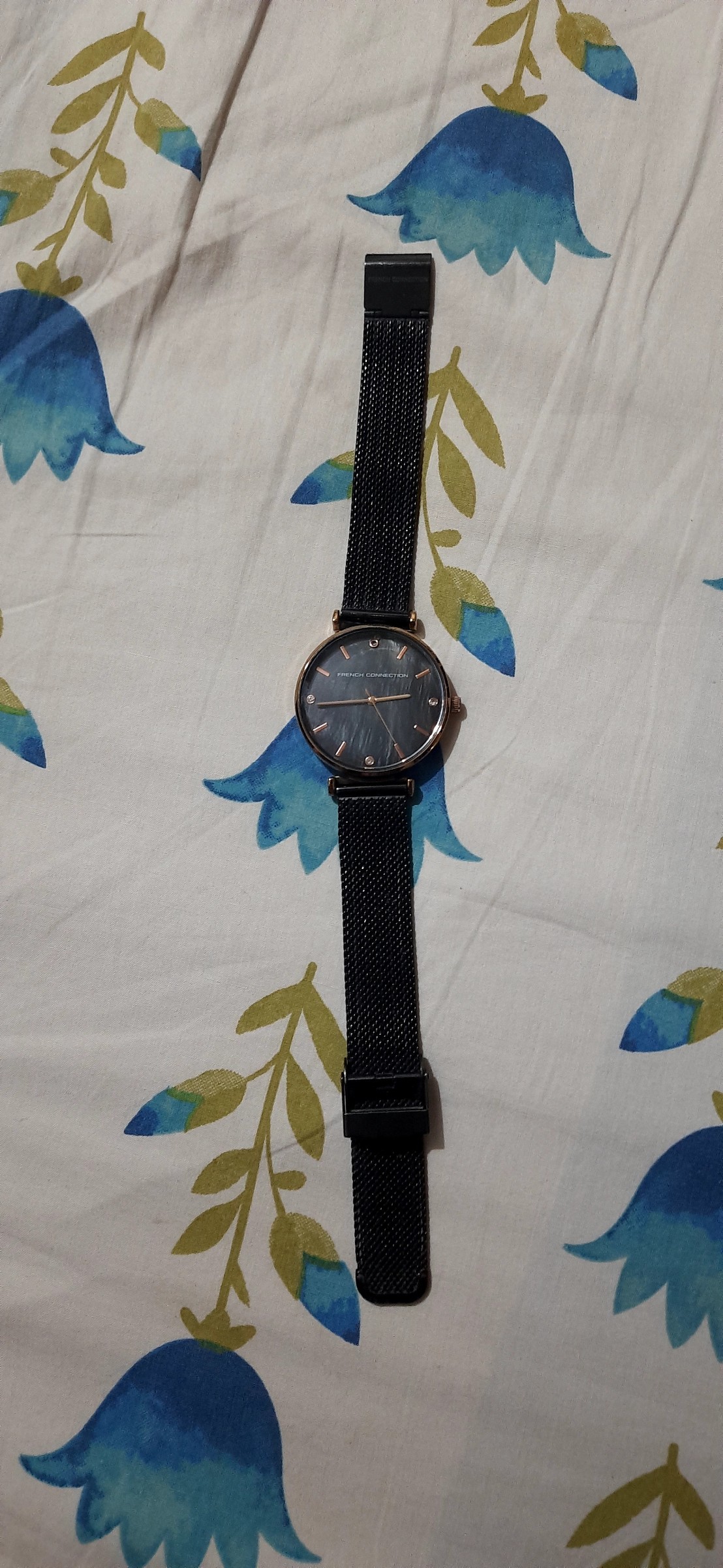 Black wrist watch — pre-loved Accessories on Slayyitt