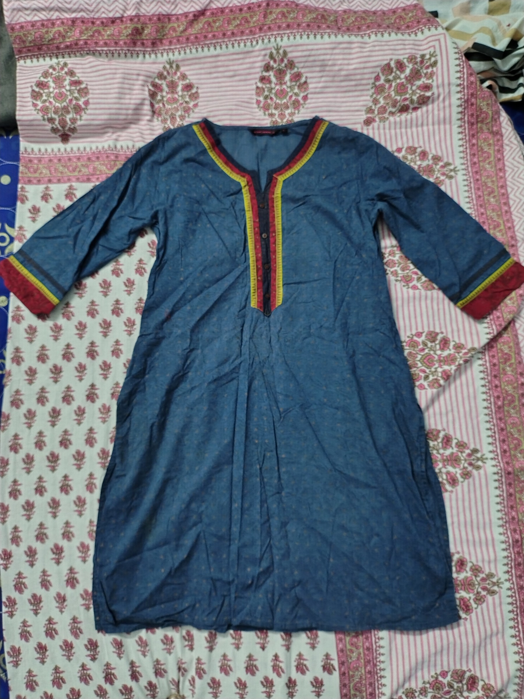 Women Kurta RangManch XL — pre-loved Tops on Slayyitt