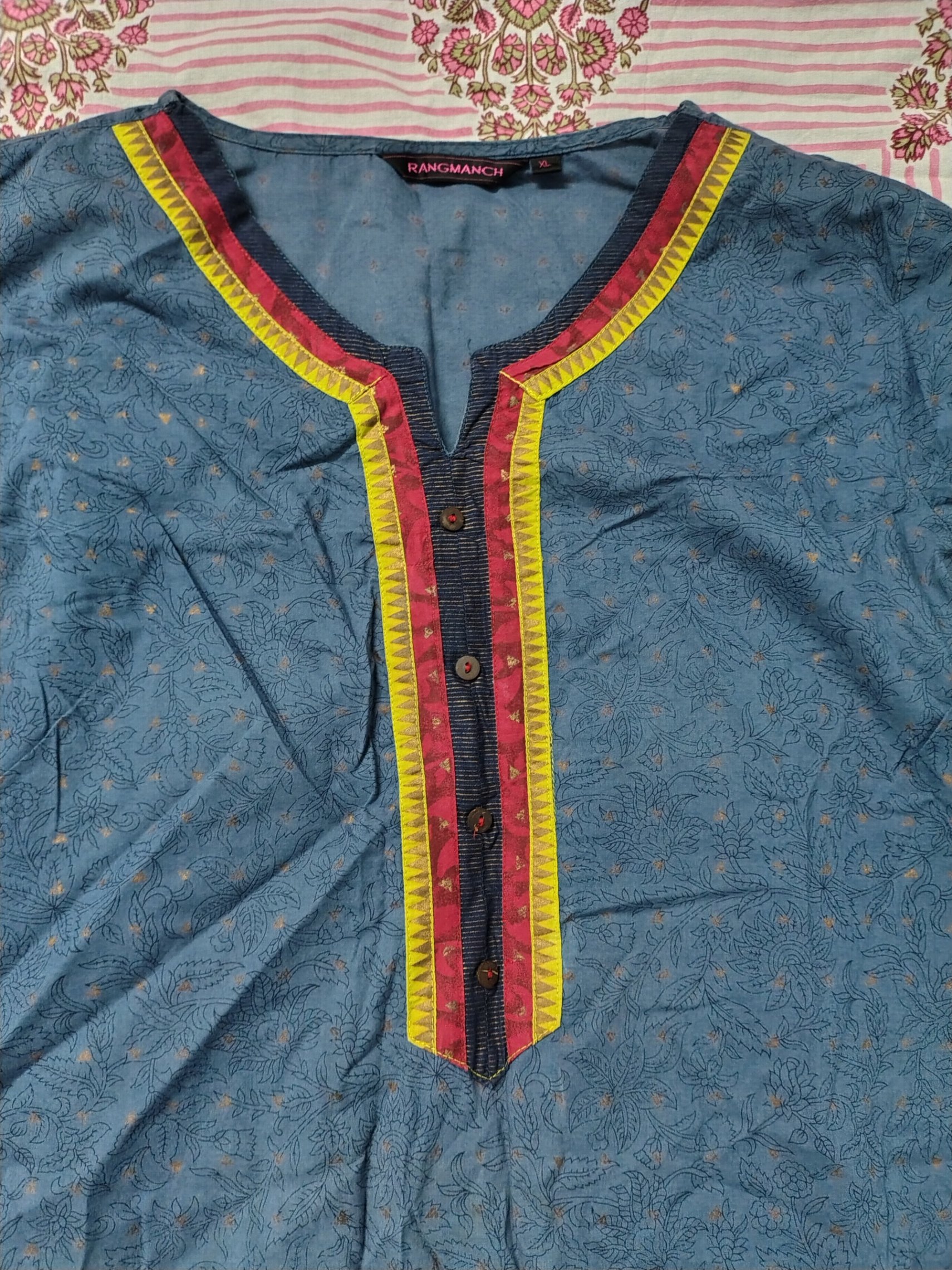 Women Kurta RangManch XL — pre-loved Tops on Slayyitt