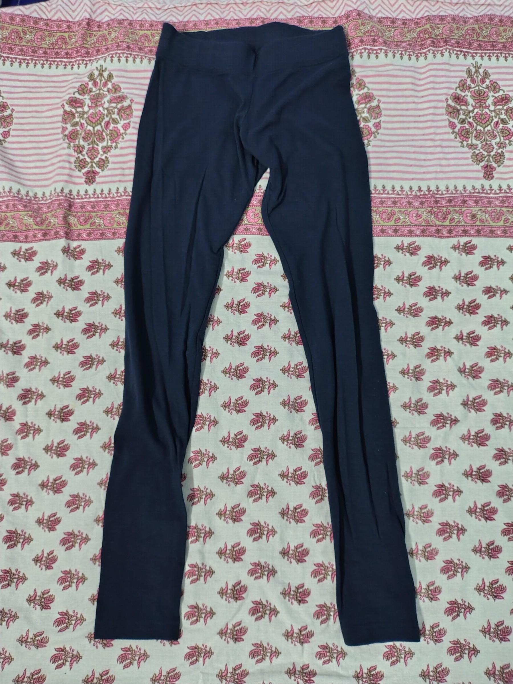 Leggings made in Vietnam Size S — pre-loved Bottoms on Slayyitt