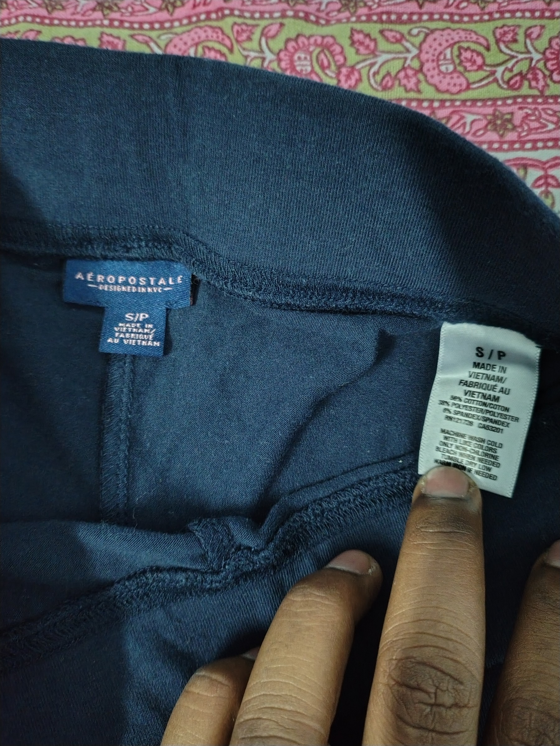 Leggings made in Vietnam Size S — pre-loved Bottoms on Slayyitt