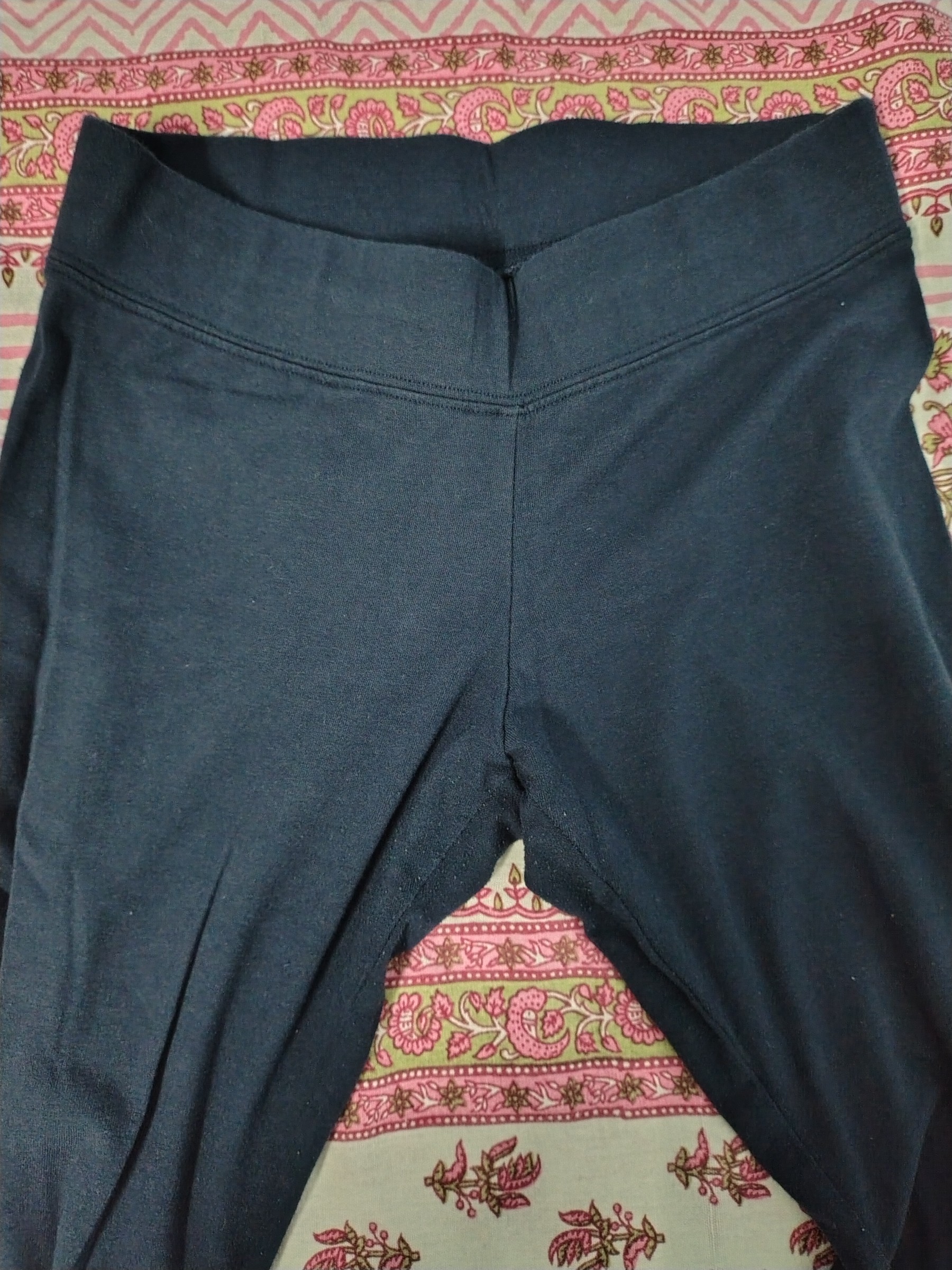 Leggings made in Vietnam Size S — pre-loved Bottoms on Slayyitt