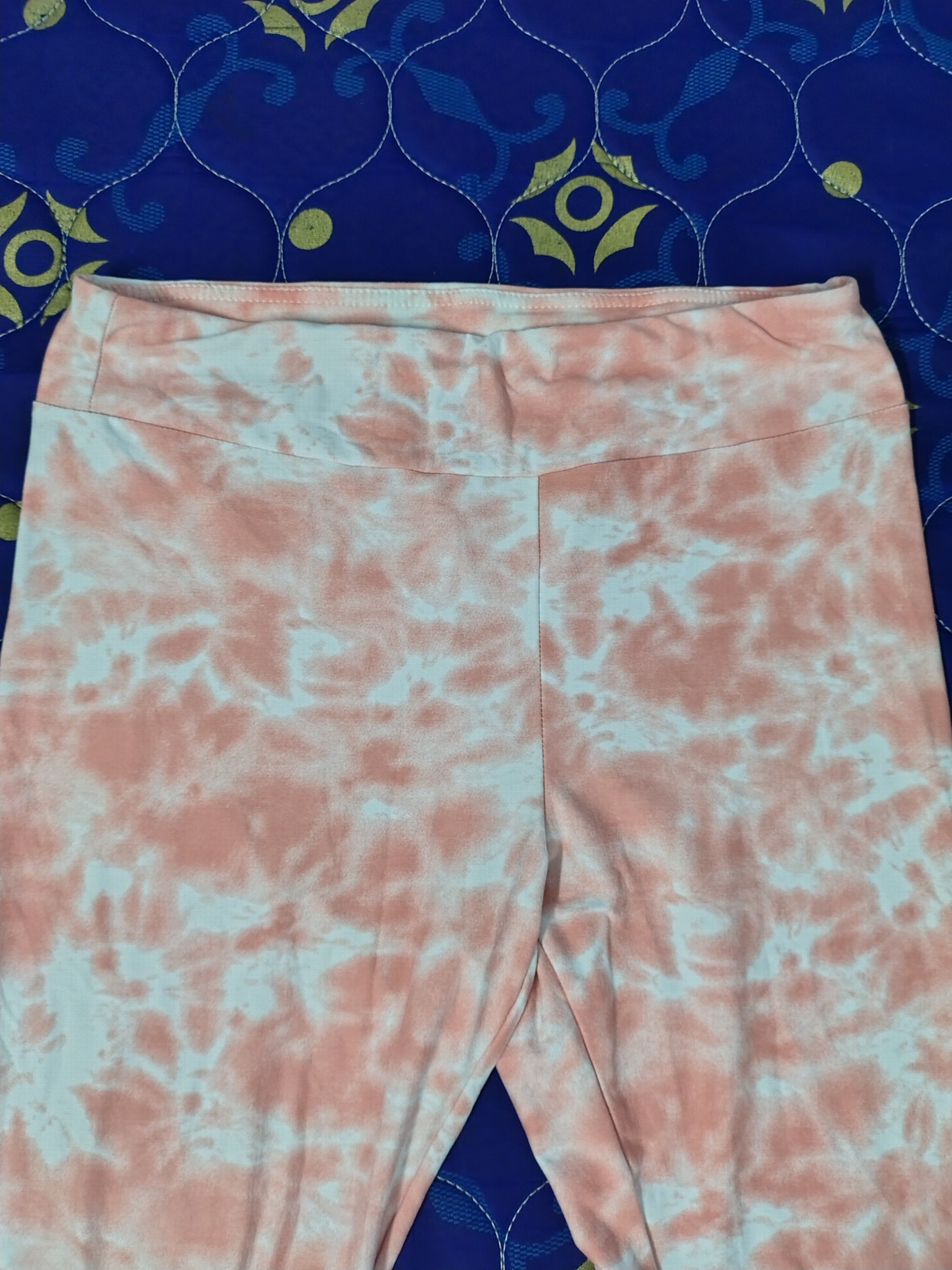 Yoga Leggings size M — pre-loved Bottoms on Slayyitt