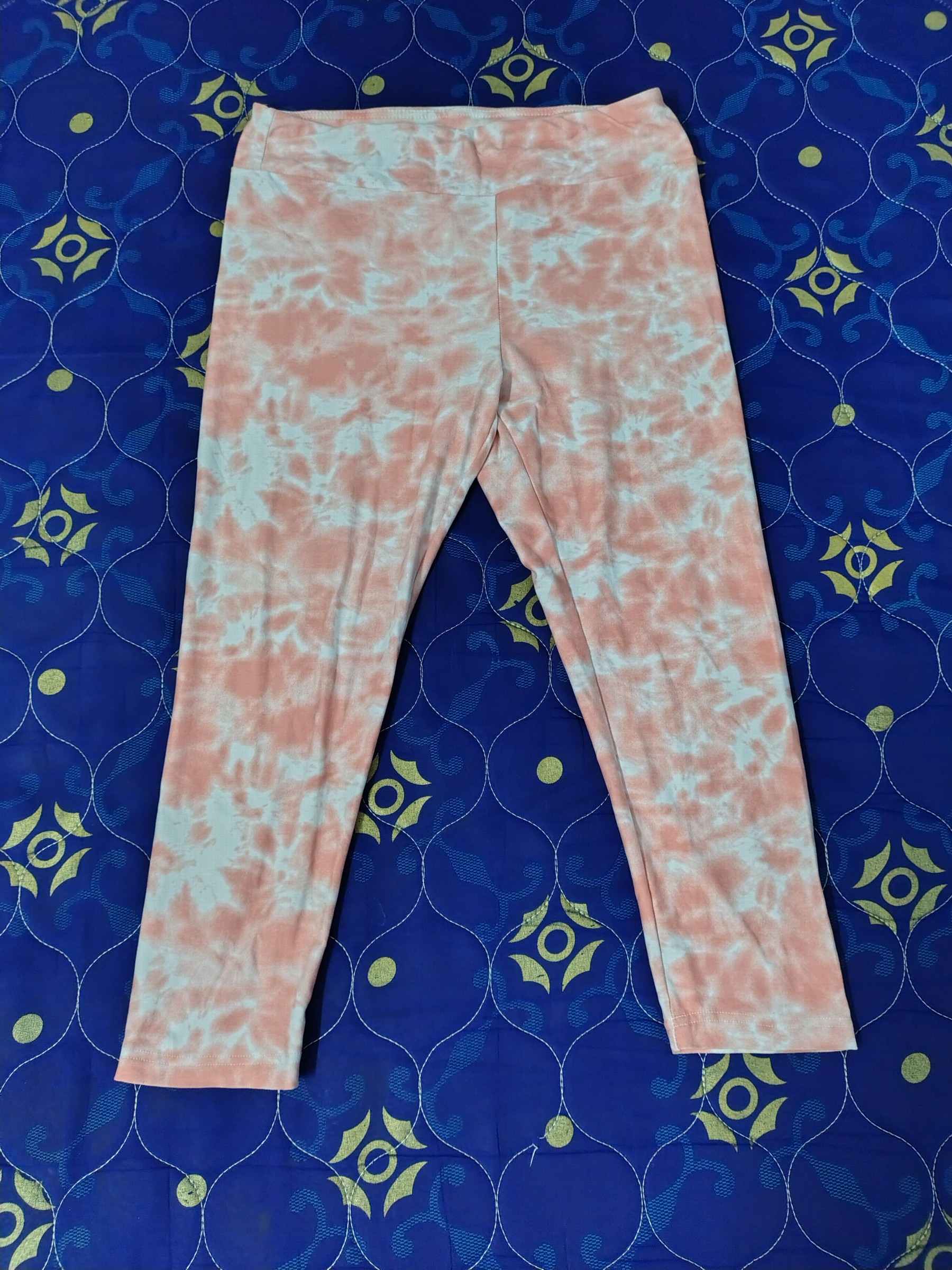 Yoga Leggings size M — pre-loved Bottoms on Slayyitt