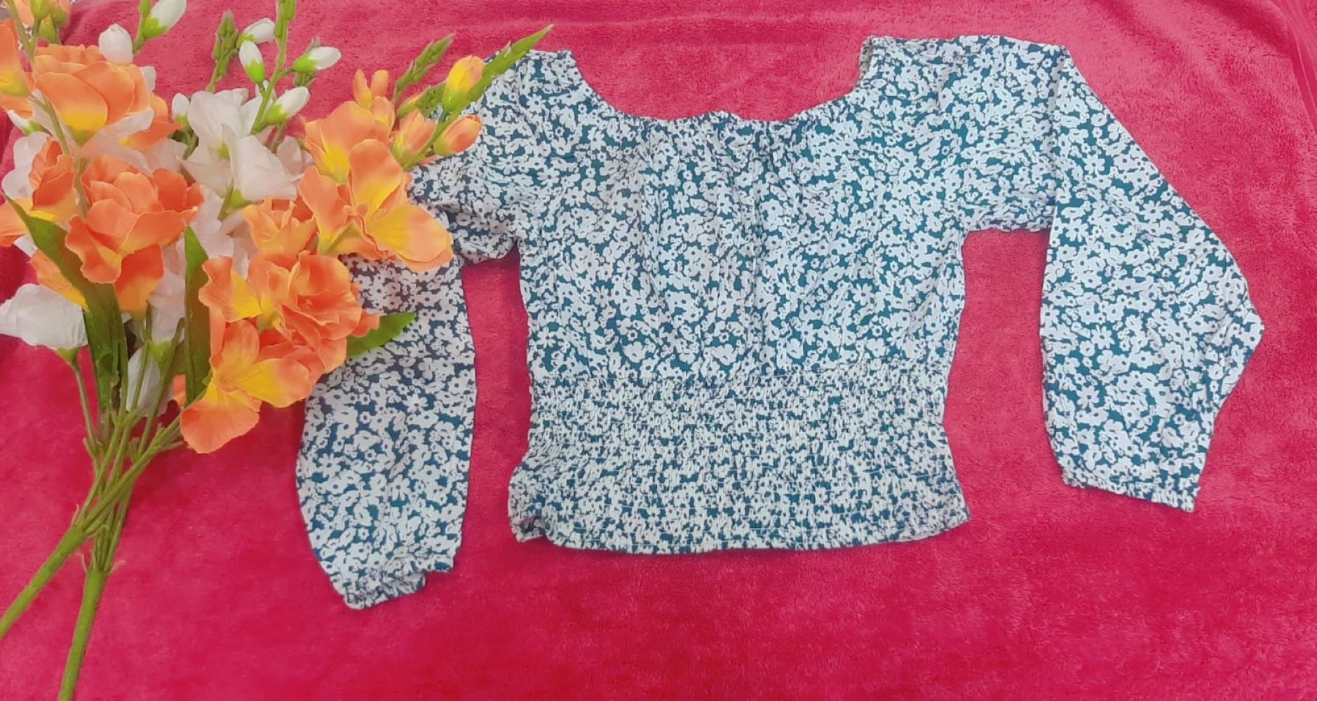 See Green & White Floral Crop Top With Full Sleeves — pre-loved Tops on Slayyitt