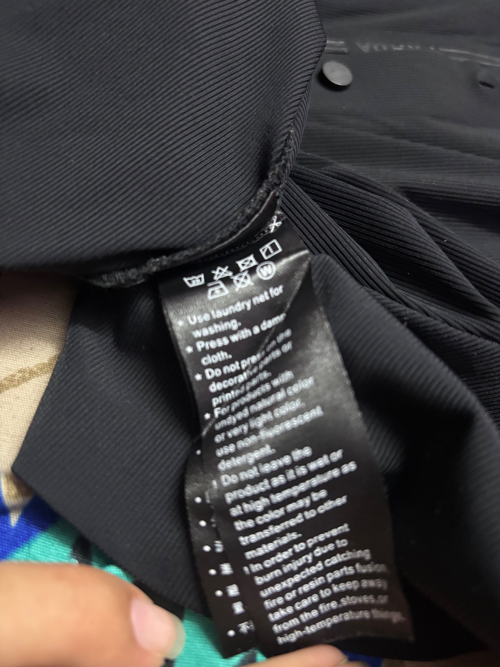 Prada black tshirt — pre-loved Tops on Slayyitt