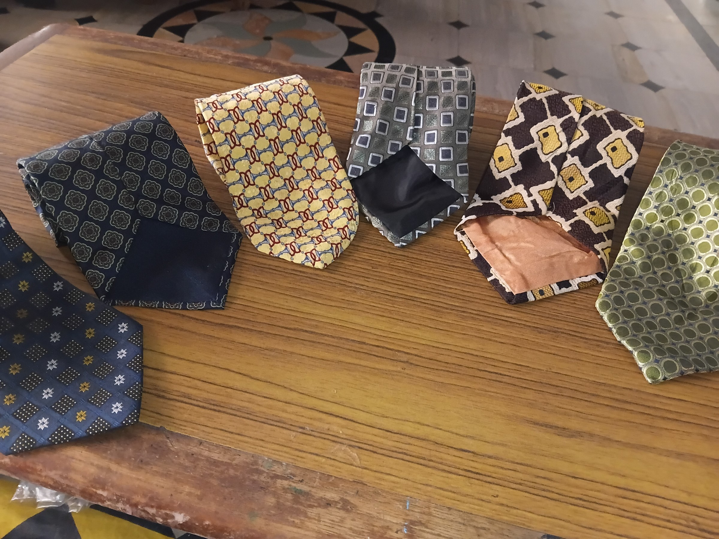 Vintage silk and Jacquard ties — pre-loved Accessories on Slayyitt