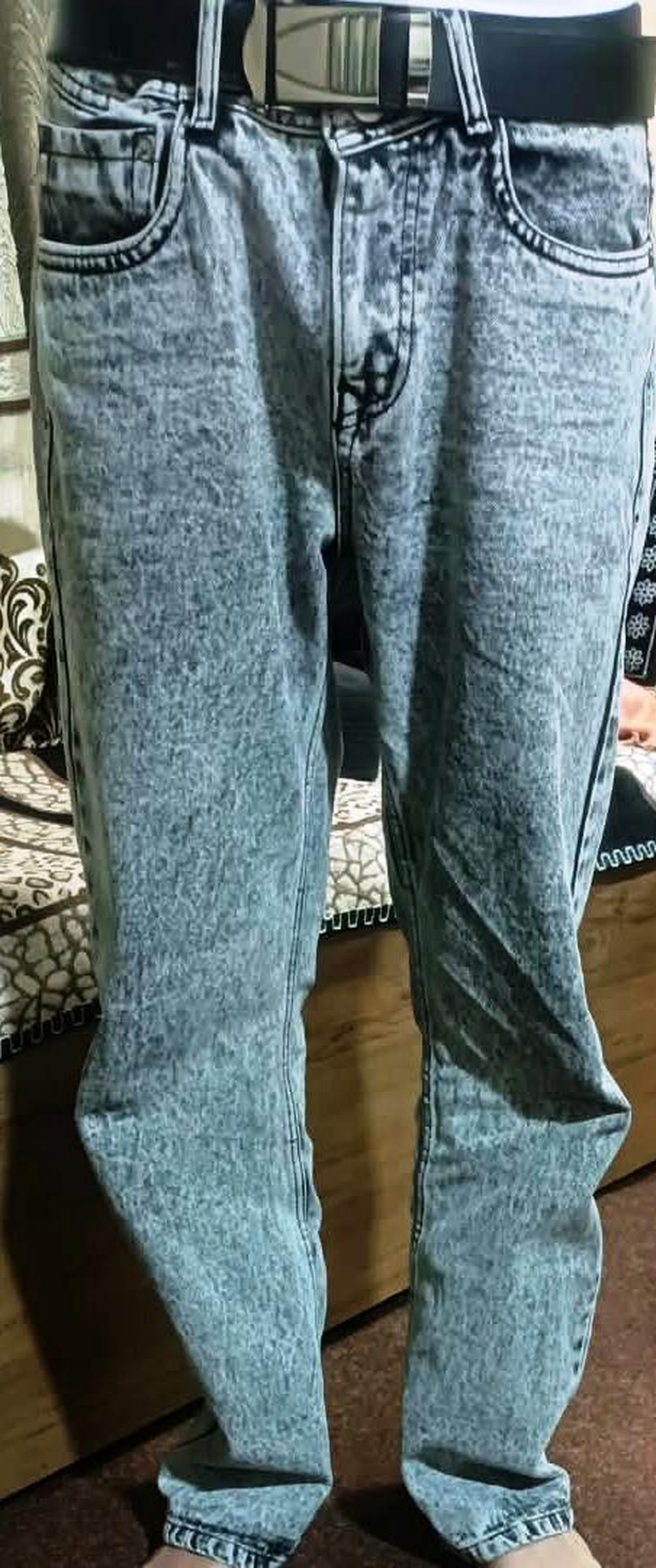 Grey straight-fit jeans — pre-loved Bottoms on Slayyitt
