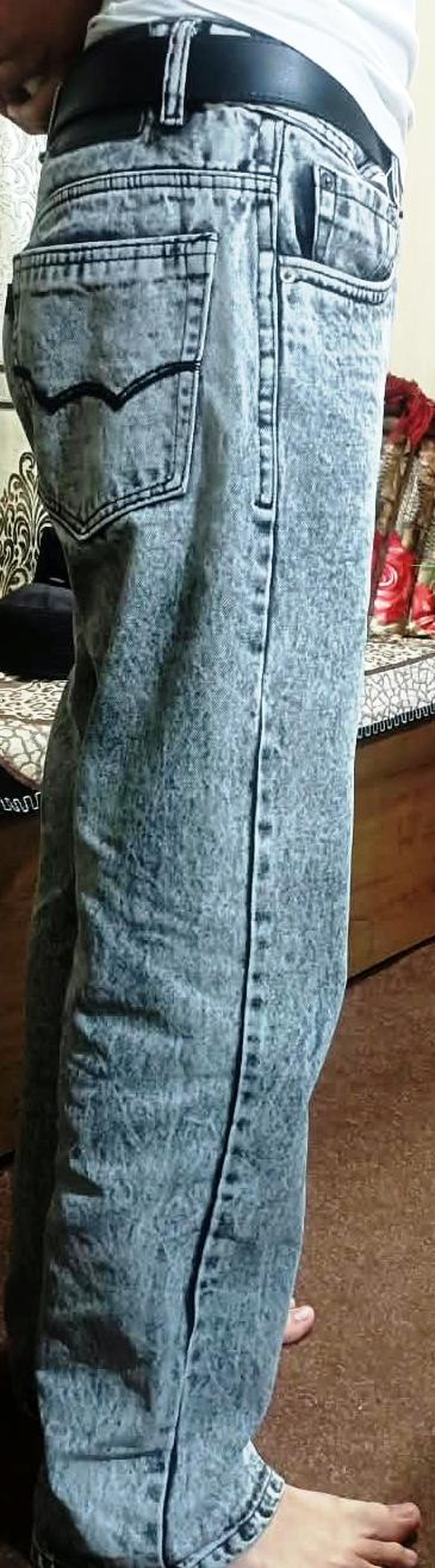 Grey straight-fit jeans — pre-loved Bottoms on Slayyitt