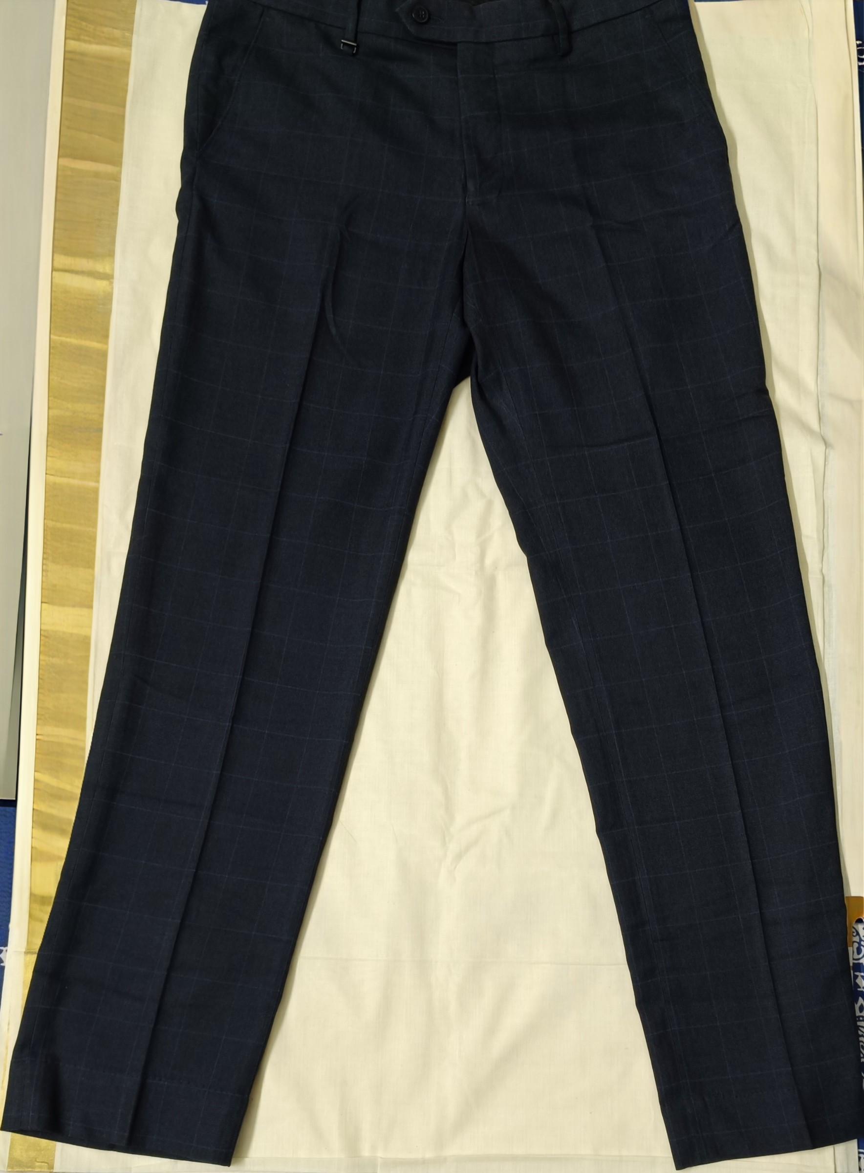 Van Heusen Trousers — pre-loved Bottoms on Slayyitt