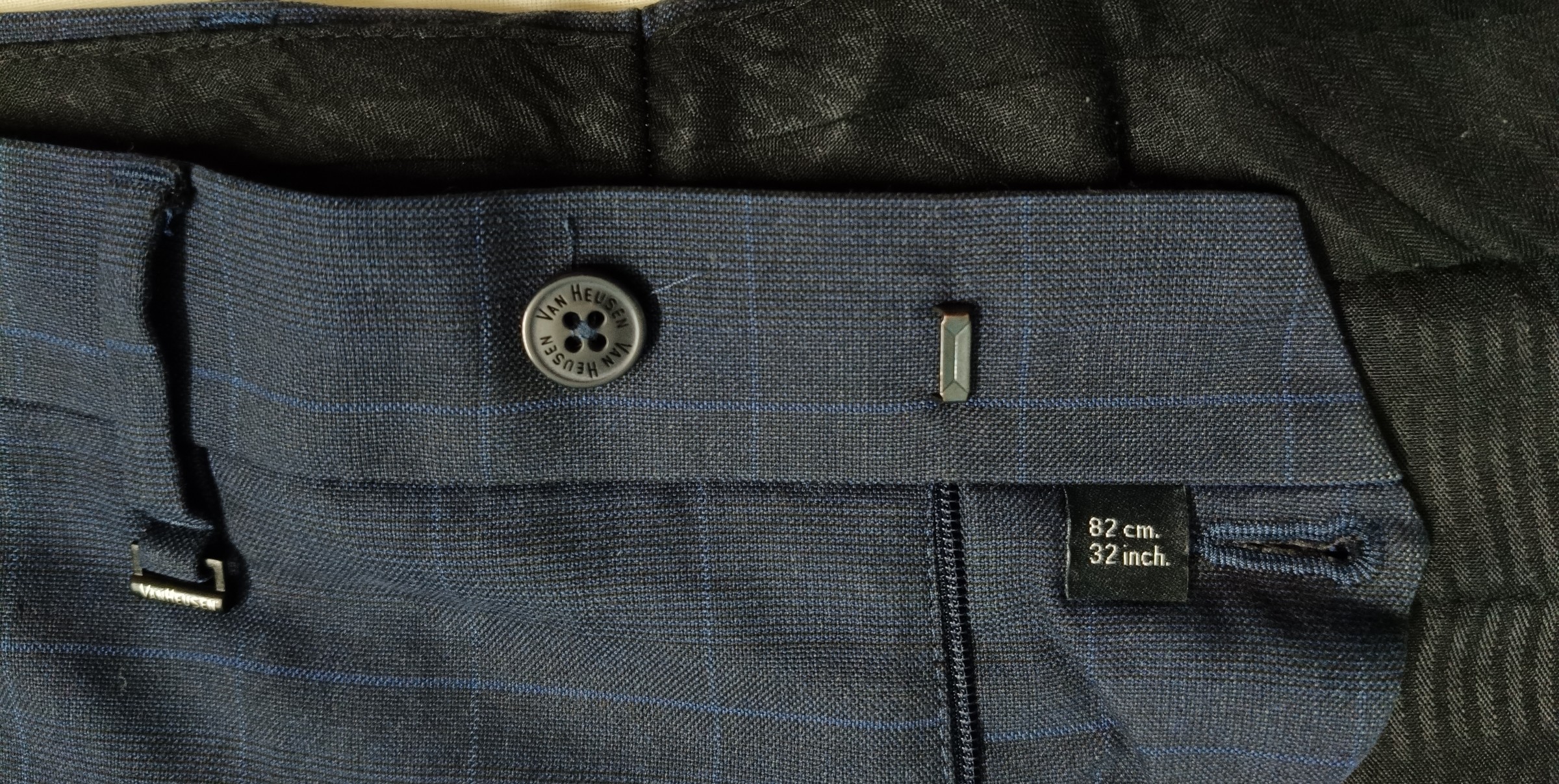 Van Heusen Trousers — pre-loved Bottoms on Slayyitt