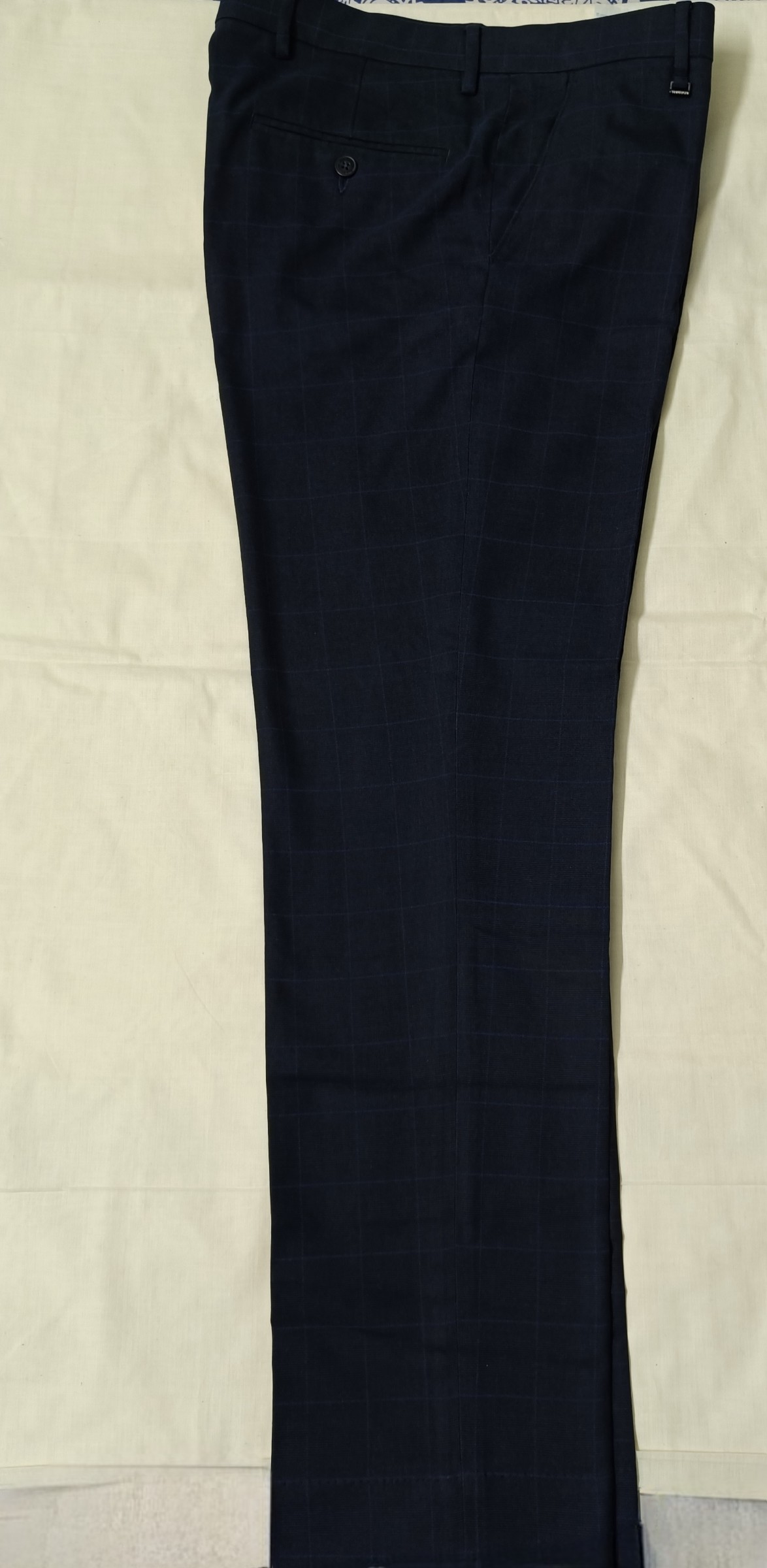 Van Heusen Trousers — pre-loved Bottoms on Slayyitt