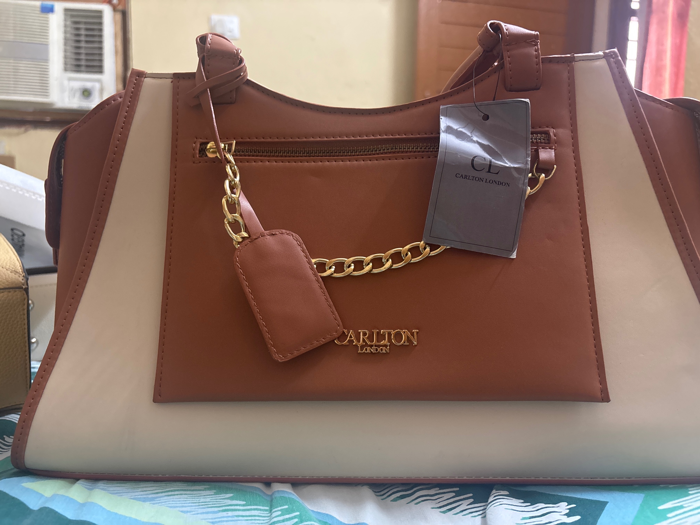 Carlton London tan/beige bag — pre-loved Seasonal Categories on Slayyitt
