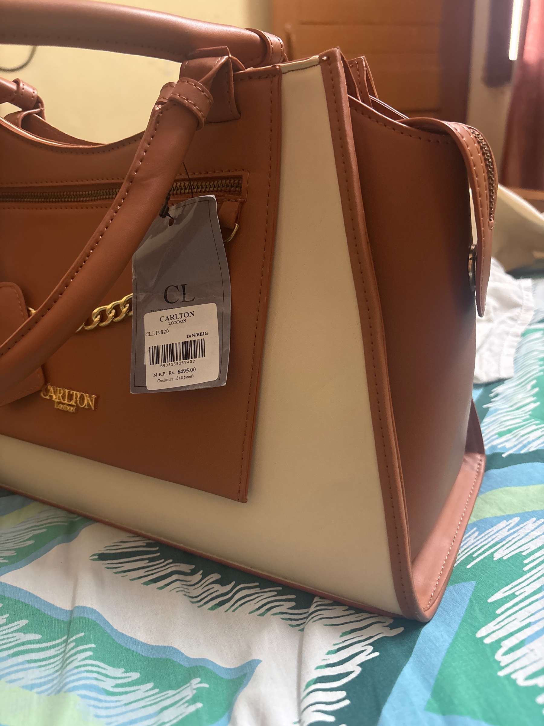 Carlton London tan/beige bag — pre-loved Seasonal Categories on Slayyitt