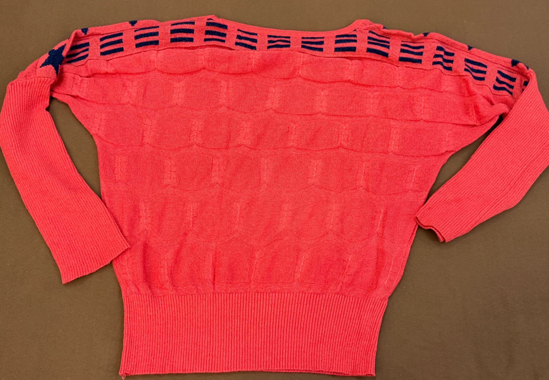 Vintage y2k — pre-loved Tops on Slayyitt