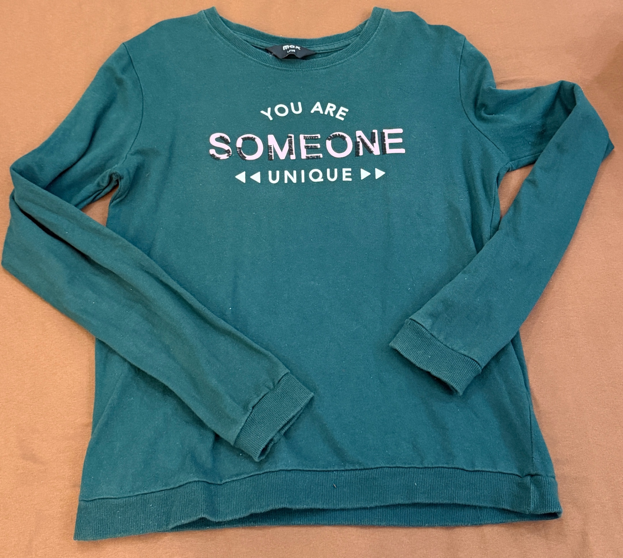Cute autumn wear sweatshirt — pre-loved Outerwear on Slayyitt