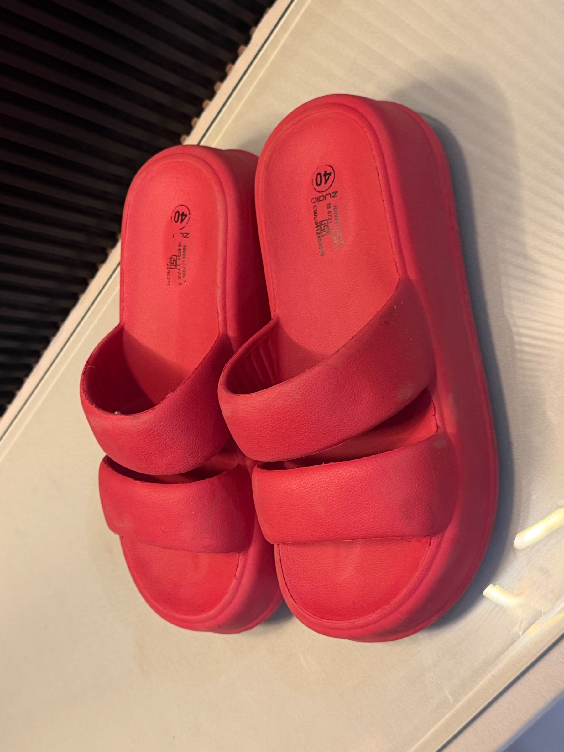 Bright red platform slides — pre-loved Footwear on Slayyitt