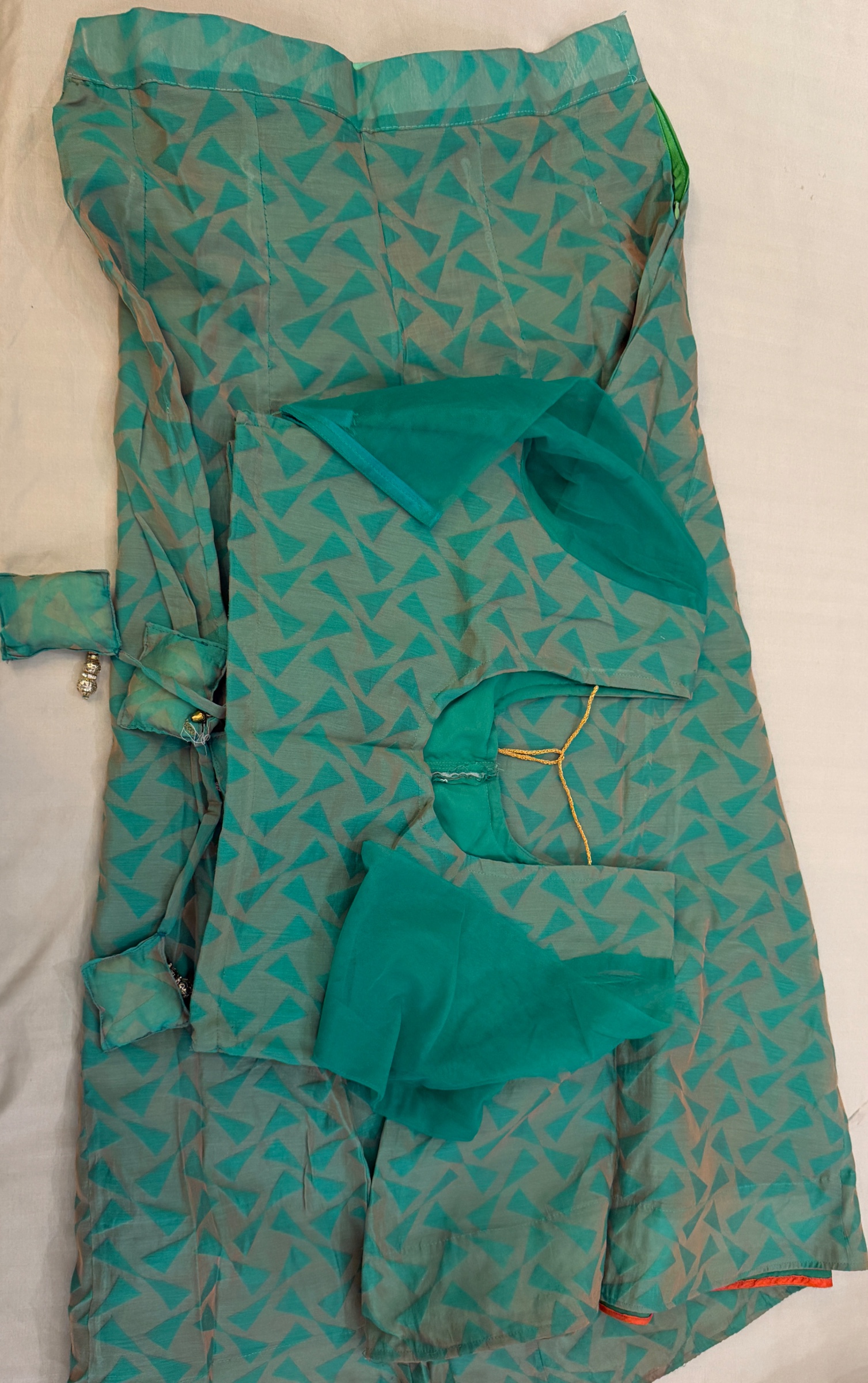Lehenga choli set — pre-loved Ethnic Wear on Slayyitt