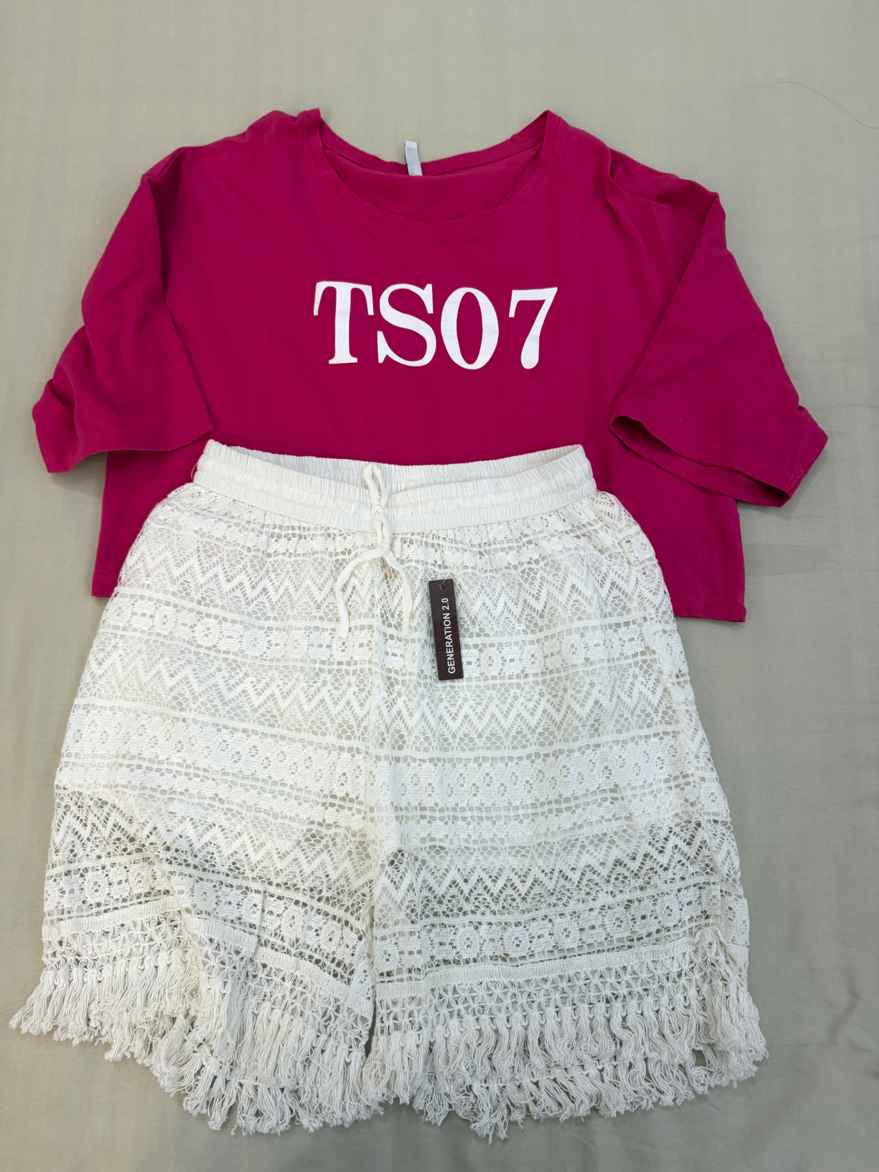 Cute top with shorts — pre-loved Loungewear / Nightwear on Slayyitt