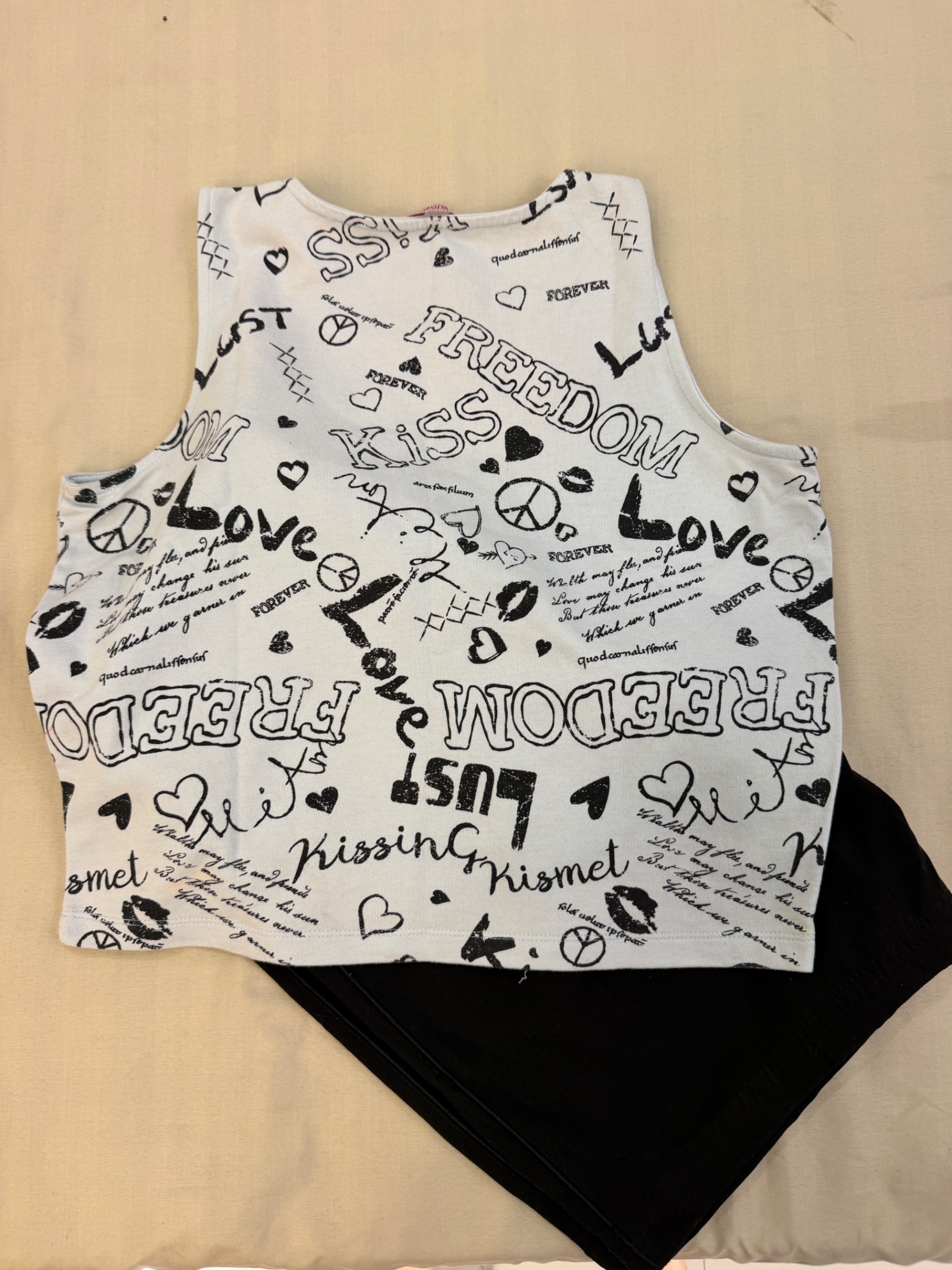 Cute top with jorts — pre-loved Loungewear / Nightwear on Slayyitt