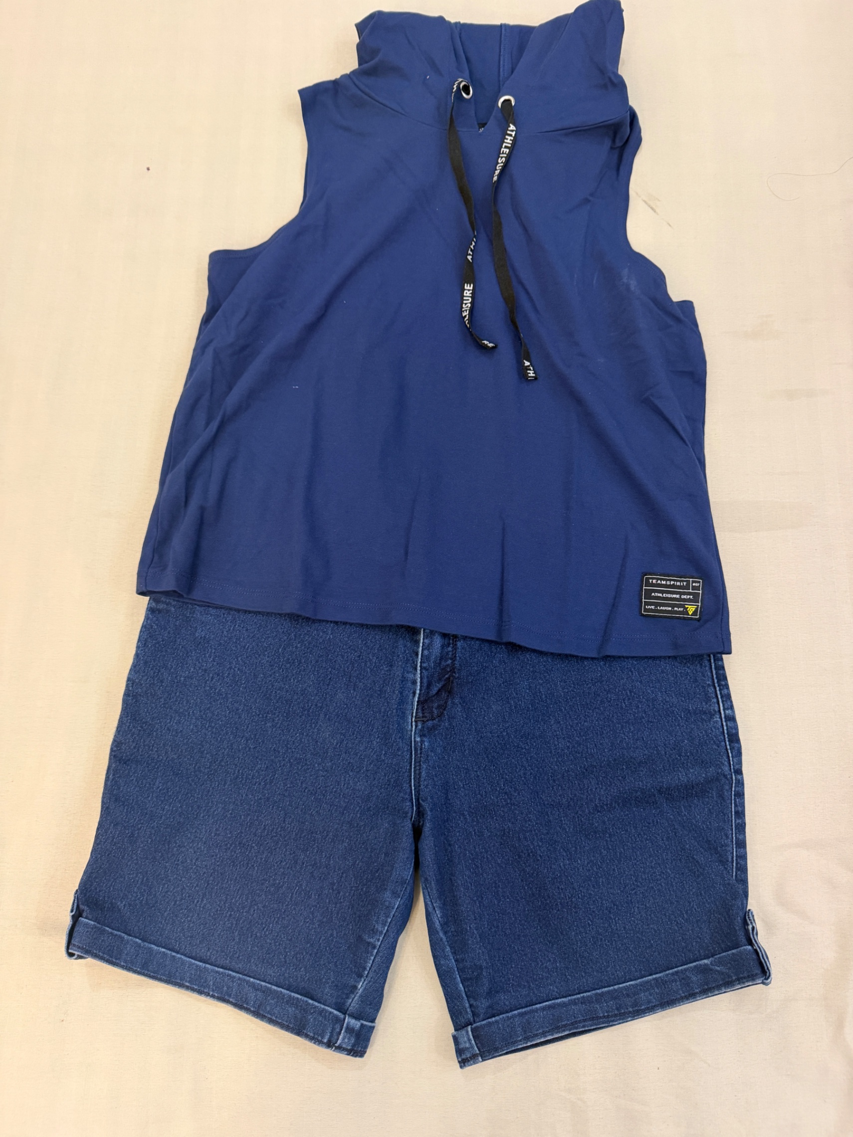 Cute top with denim shorts set — pre-loved Loungewear / Nightwear on Slayyitt