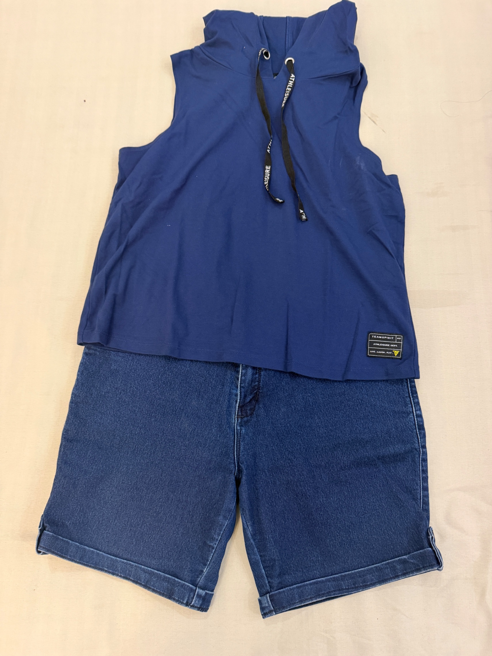 Cute top with denim shorts set — pre-loved Loungewear / Nightwear on Slayyitt