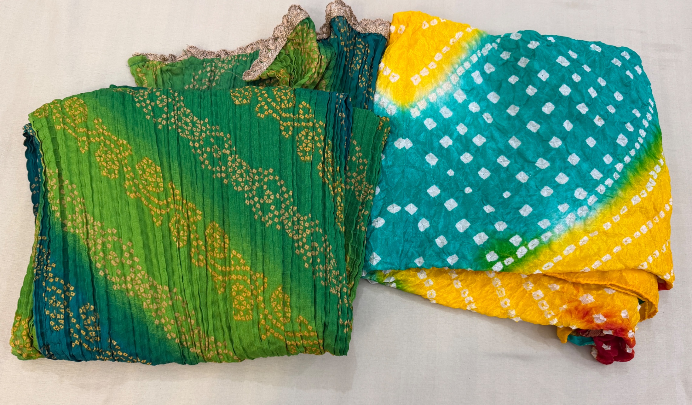 Combo of 2 bandhani dupatta’s — pre-loved Ethnic Wear on Slayyitt