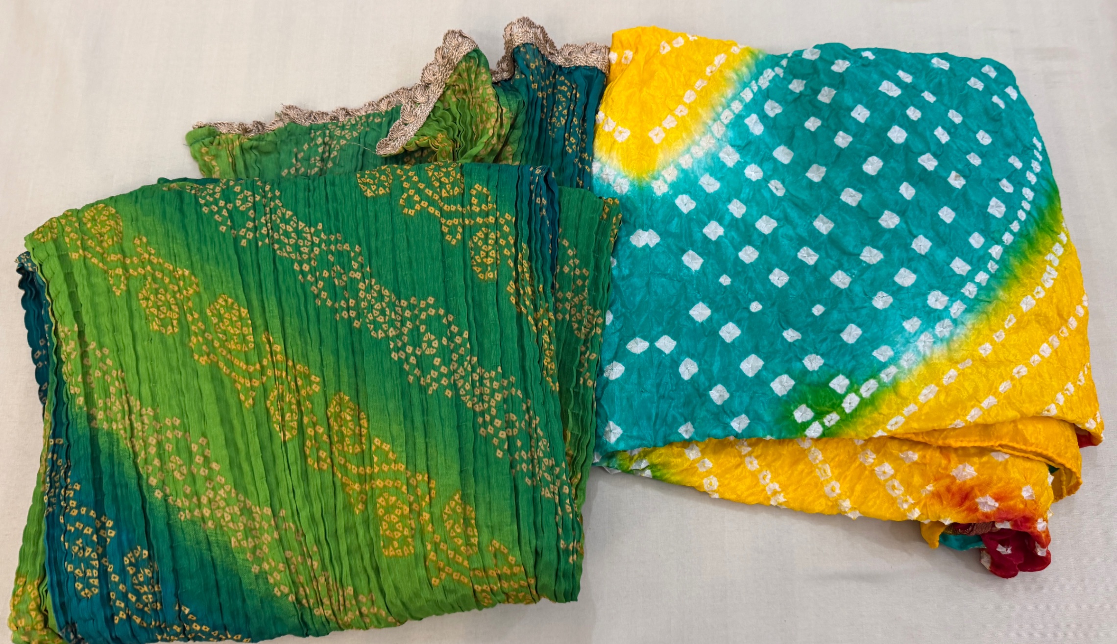 Combo of 2 bandhani dupatta’s — pre-loved Ethnic Wear on Slayyitt