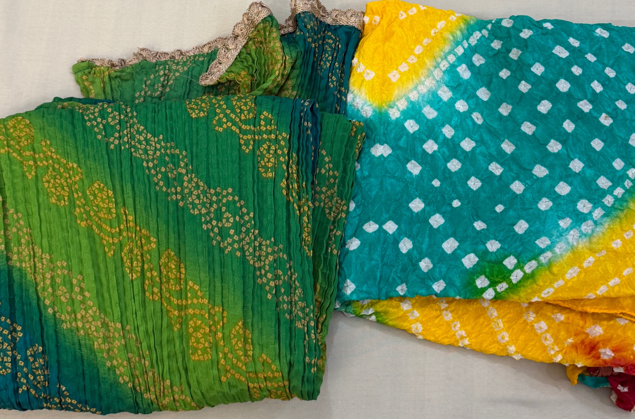 Combo of 2 bandhani dupatta’s — pre-loved Ethnic Wear on Slayyitt