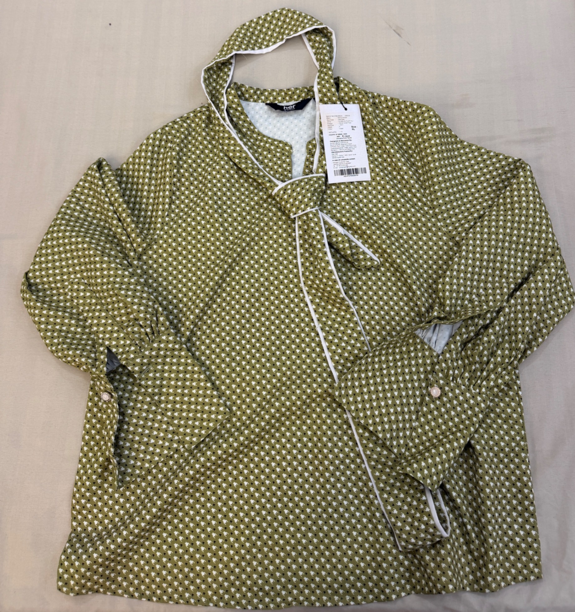 Cool top with tie — pre-loved Tops on Slayyitt