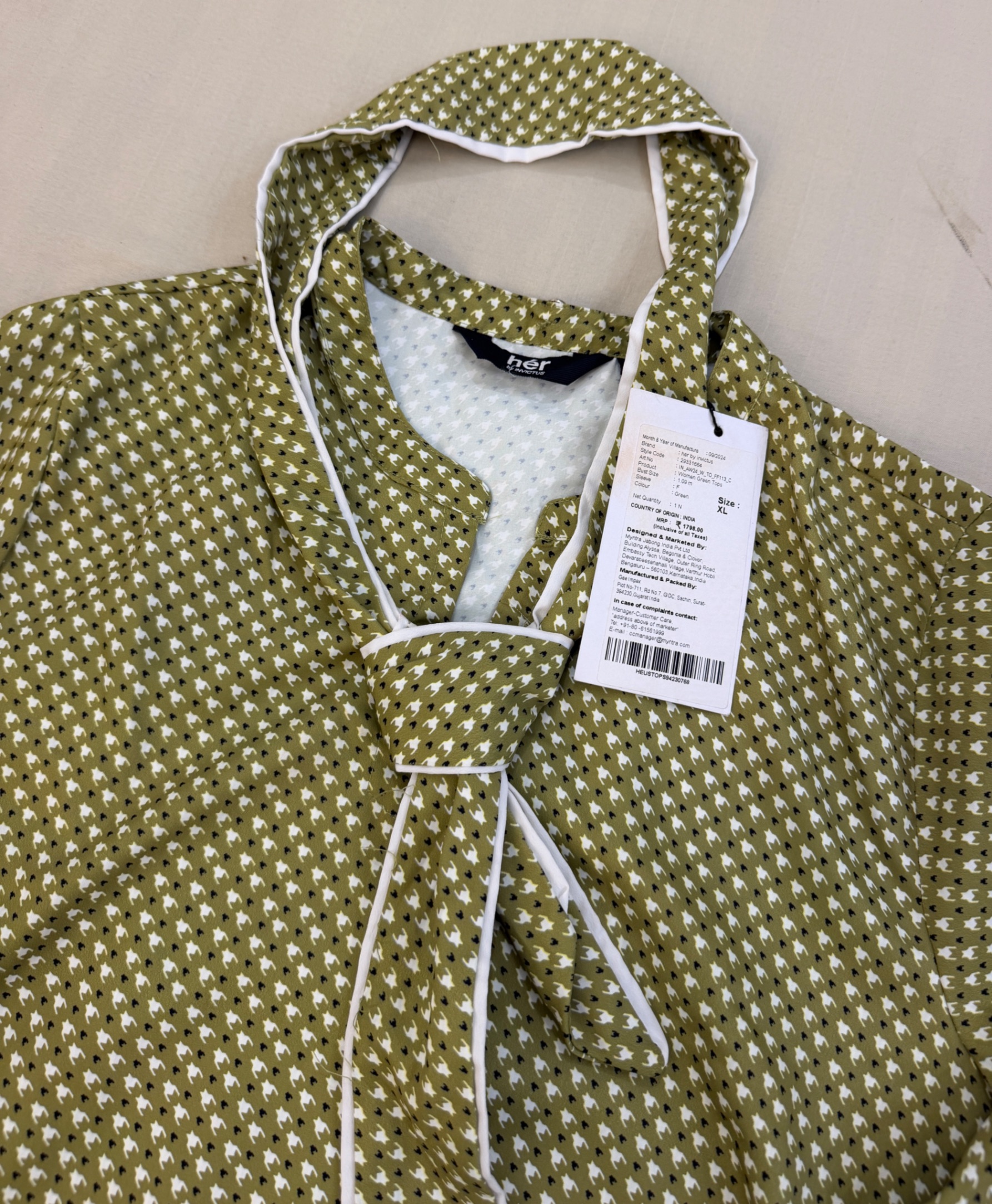 Cool top with tie — pre-loved Tops on Slayyitt