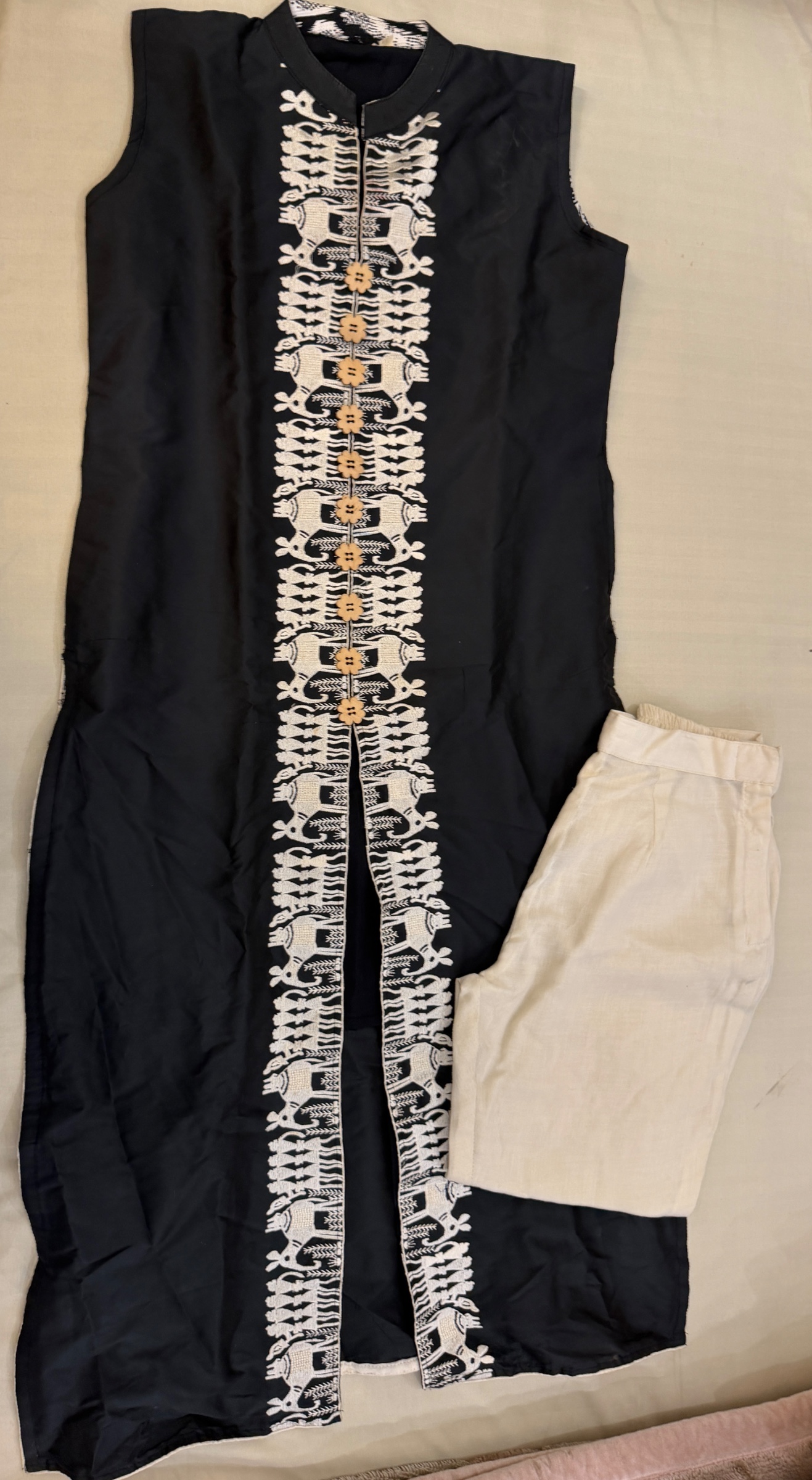Kurti with pants — pre-loved Ethnic Wear on Slayyitt