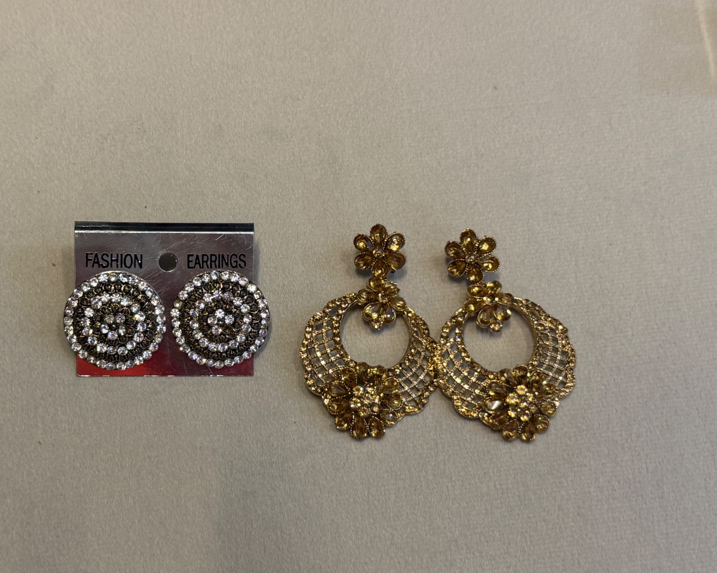 Combo of 11 earrings — pre-loved Accessories on Slayyitt