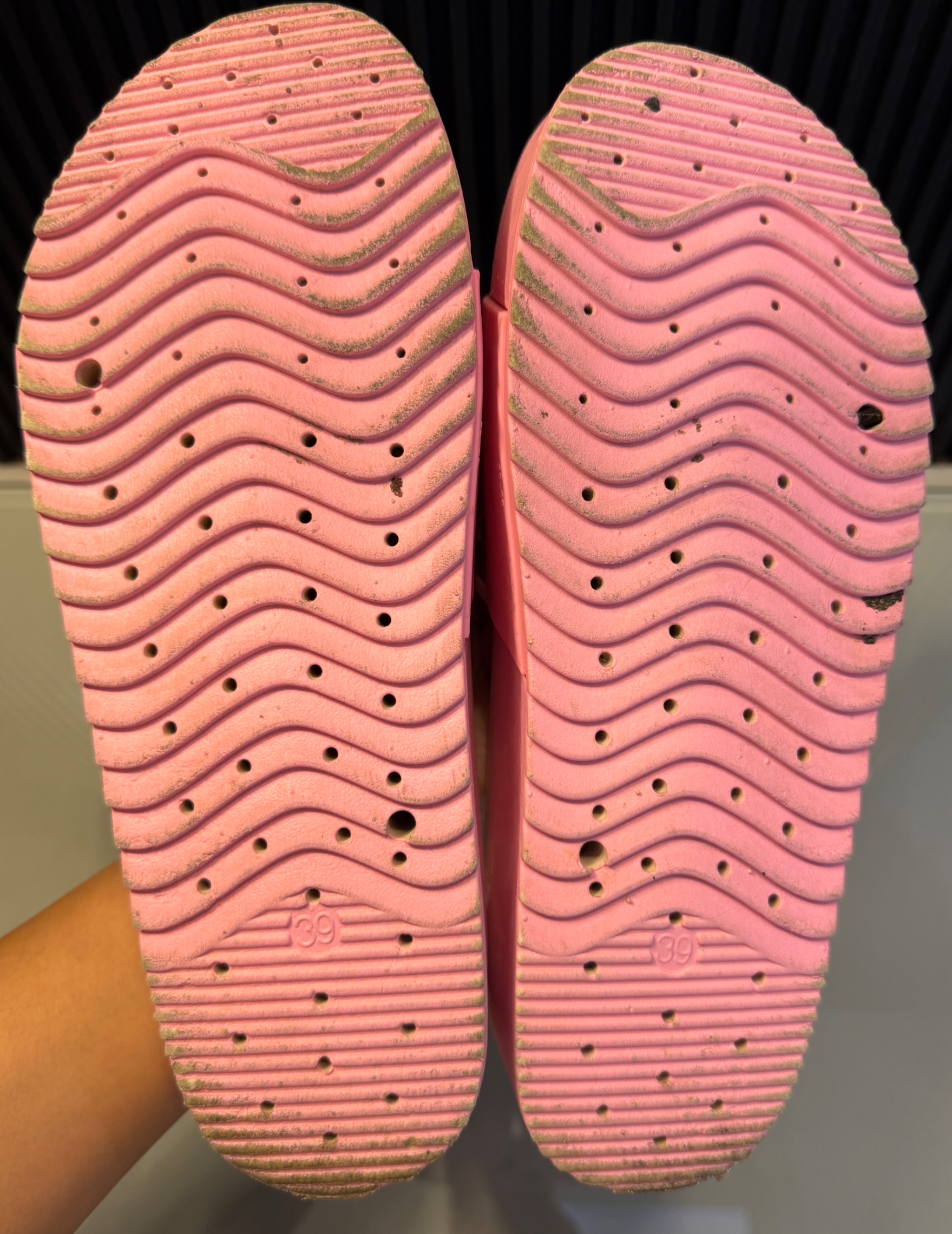 Star sliders — pre-loved Footwear on Slayyitt