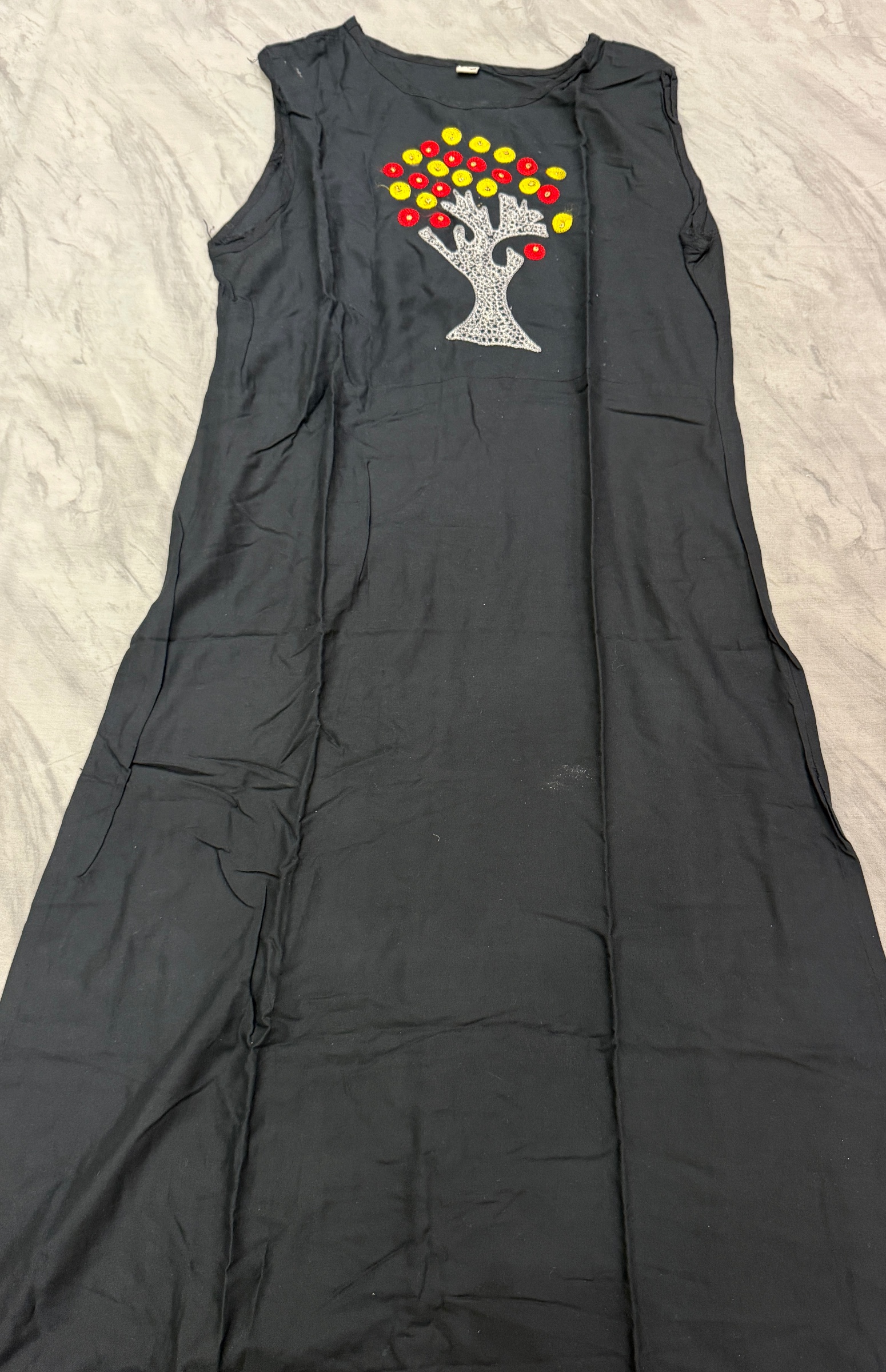 Black kurti with red shrug — pre-loved Ethnic Wear on Slayyitt