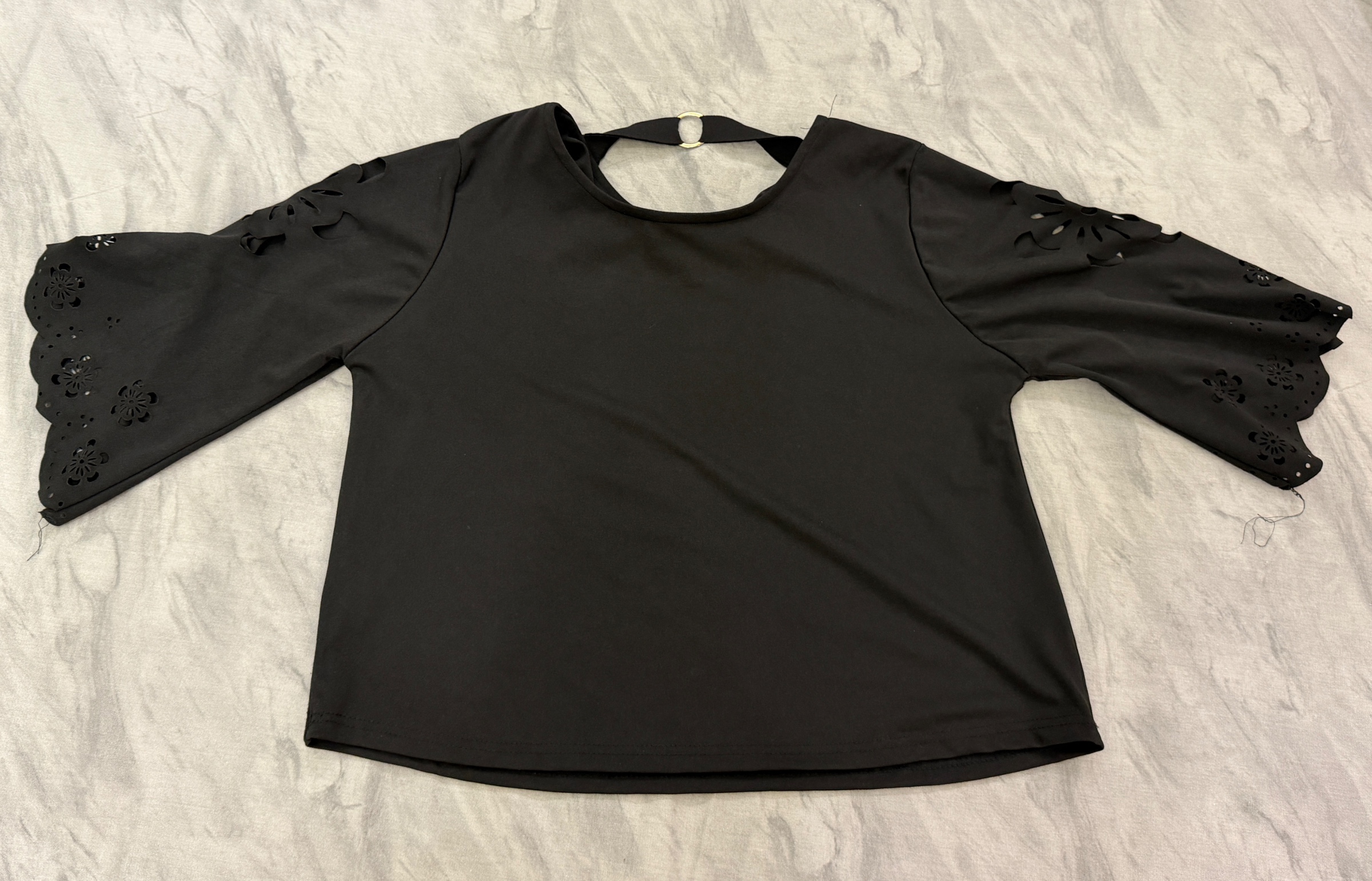 Black top — pre-loved Tops on Slayyitt
