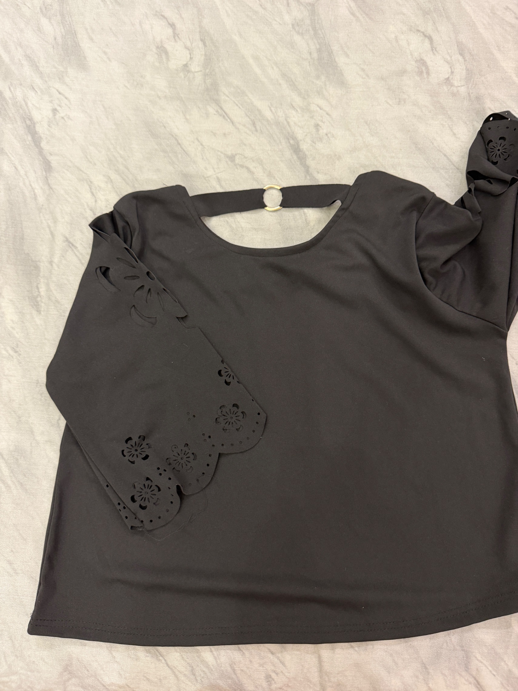Black top — pre-loved Tops on Slayyitt