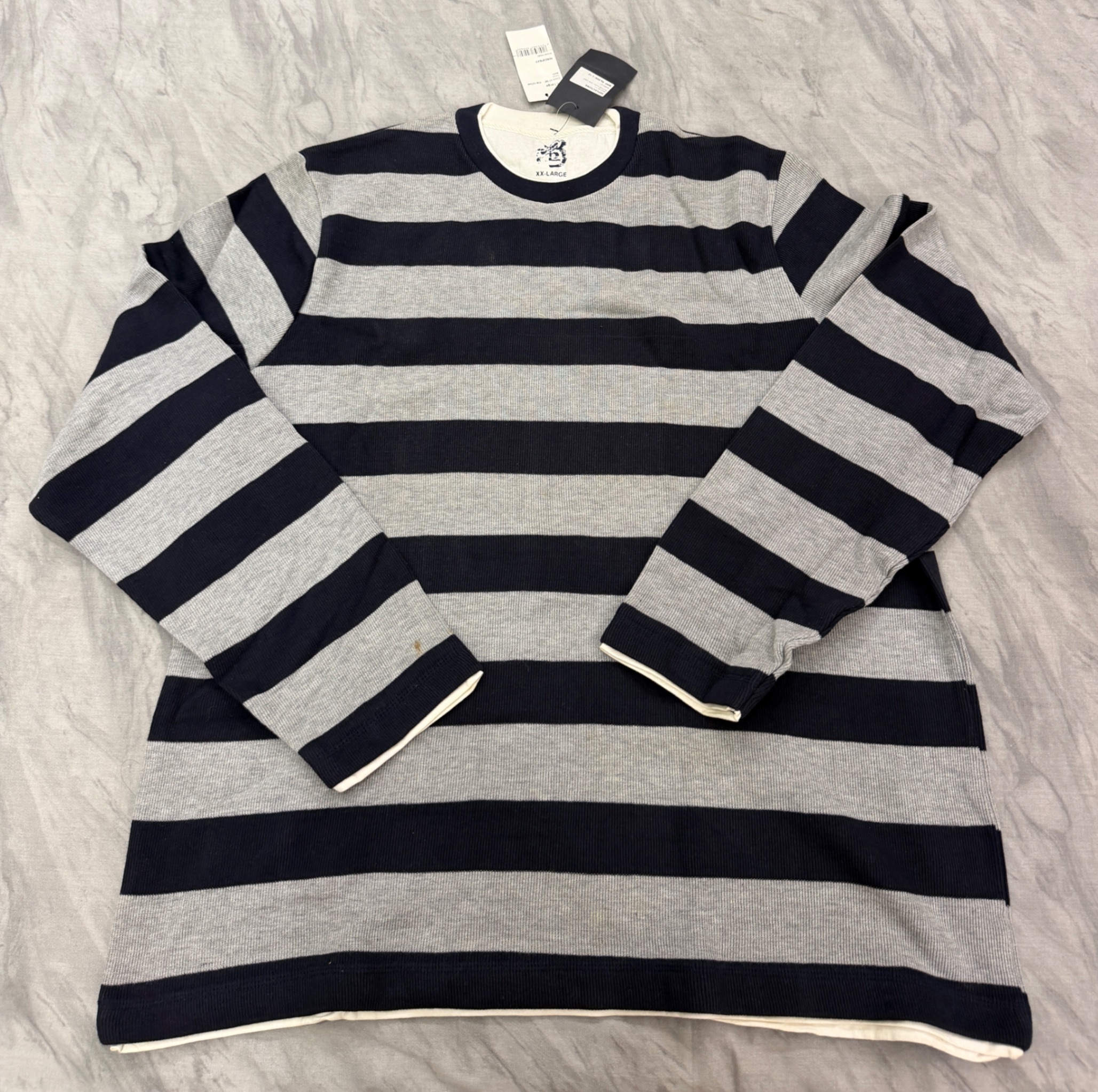 Men’s sweatshirt — pre-loved Outerwear on Slayyitt