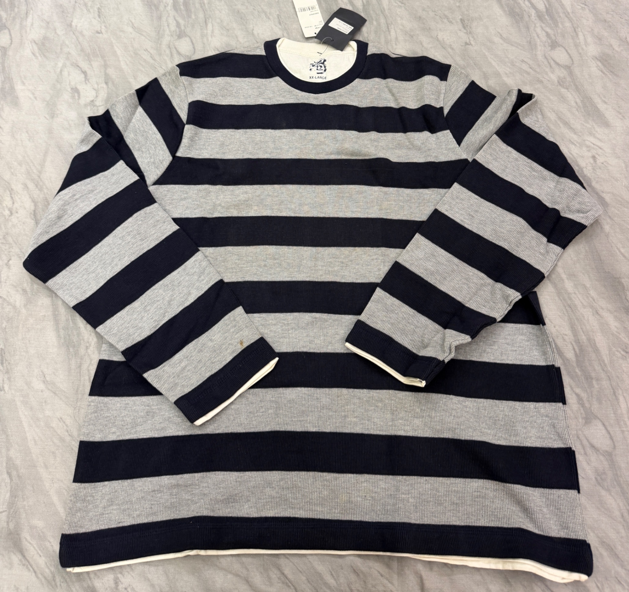 Men’s sweatshirt — pre-loved Outerwear on Slayyitt