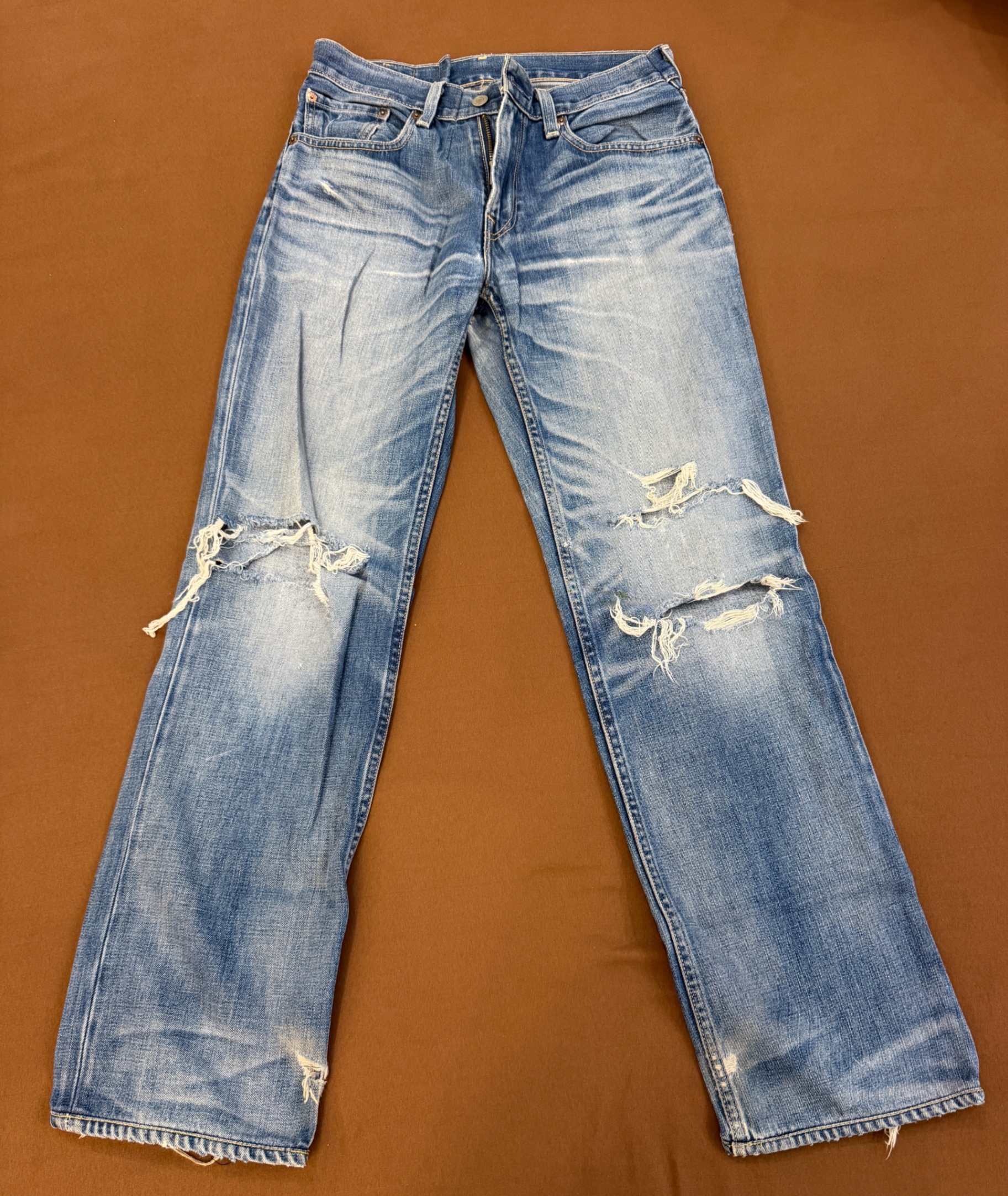 Levis baggy jeans — pre-loved Bottoms on Slayyitt
